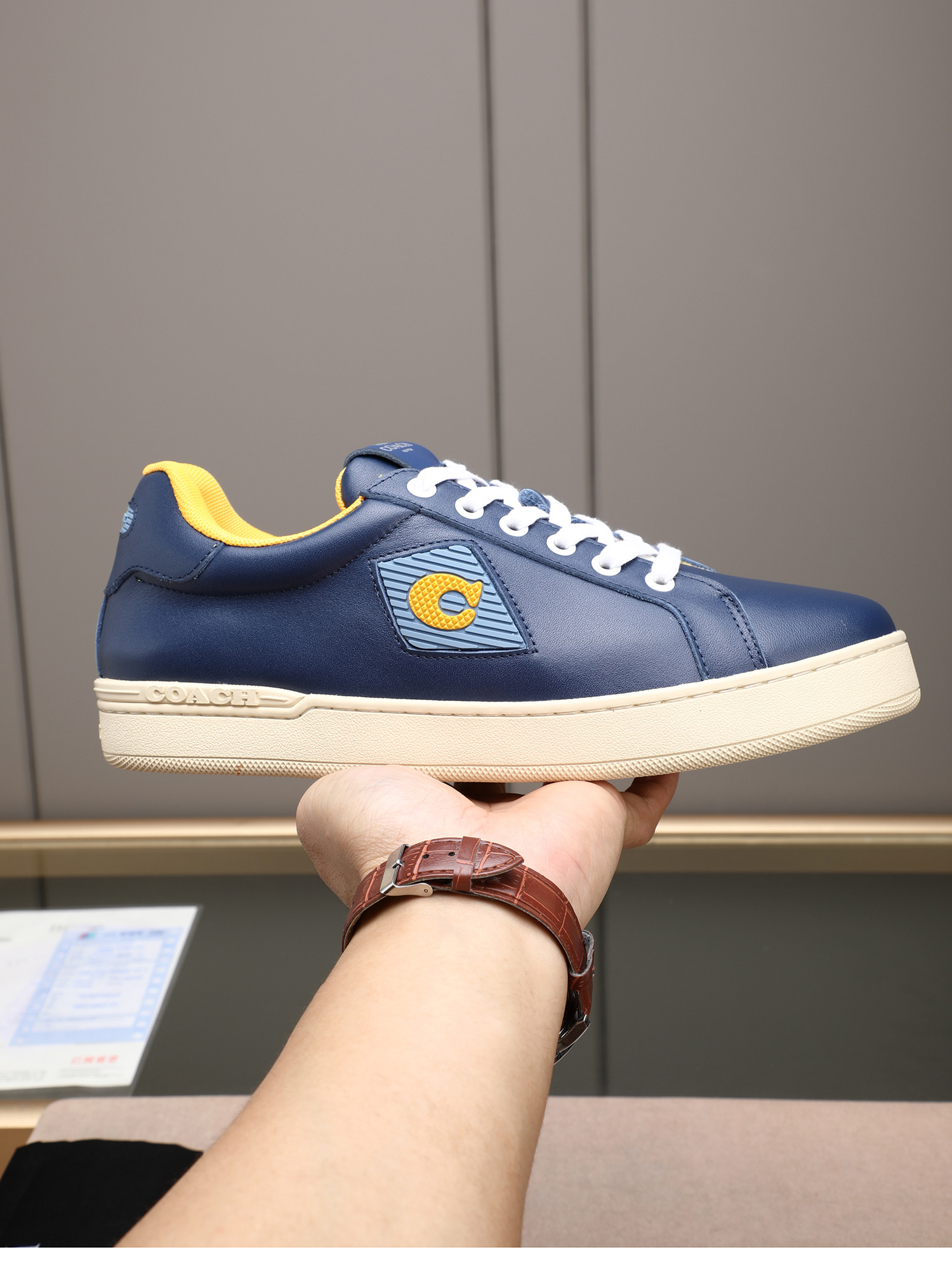 COACH メンズ スニーカー ブルーより黄色のアクセントが映える 4色入 🥾