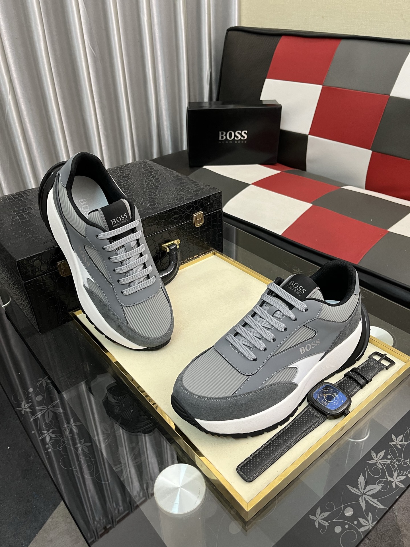 HUGO BOSS メンズスニーカー 4色展開 グレー ローカット ブラックアウト ファッションスニーカー 🥾 - 画像 3