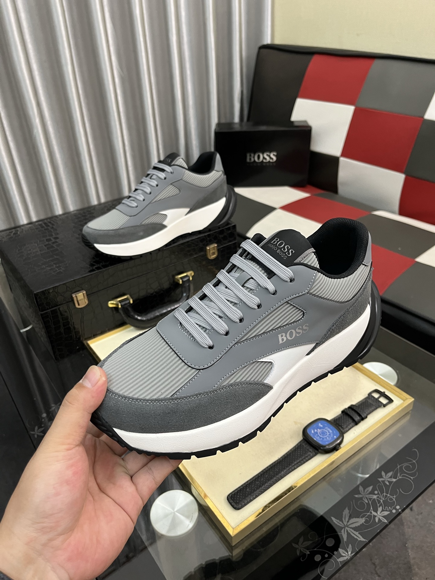 HUGO BOSS メンズスニーカー 4色展開 グレー ローカット ブラックアウト ファッションスニーカー 🥾 - 画像 5