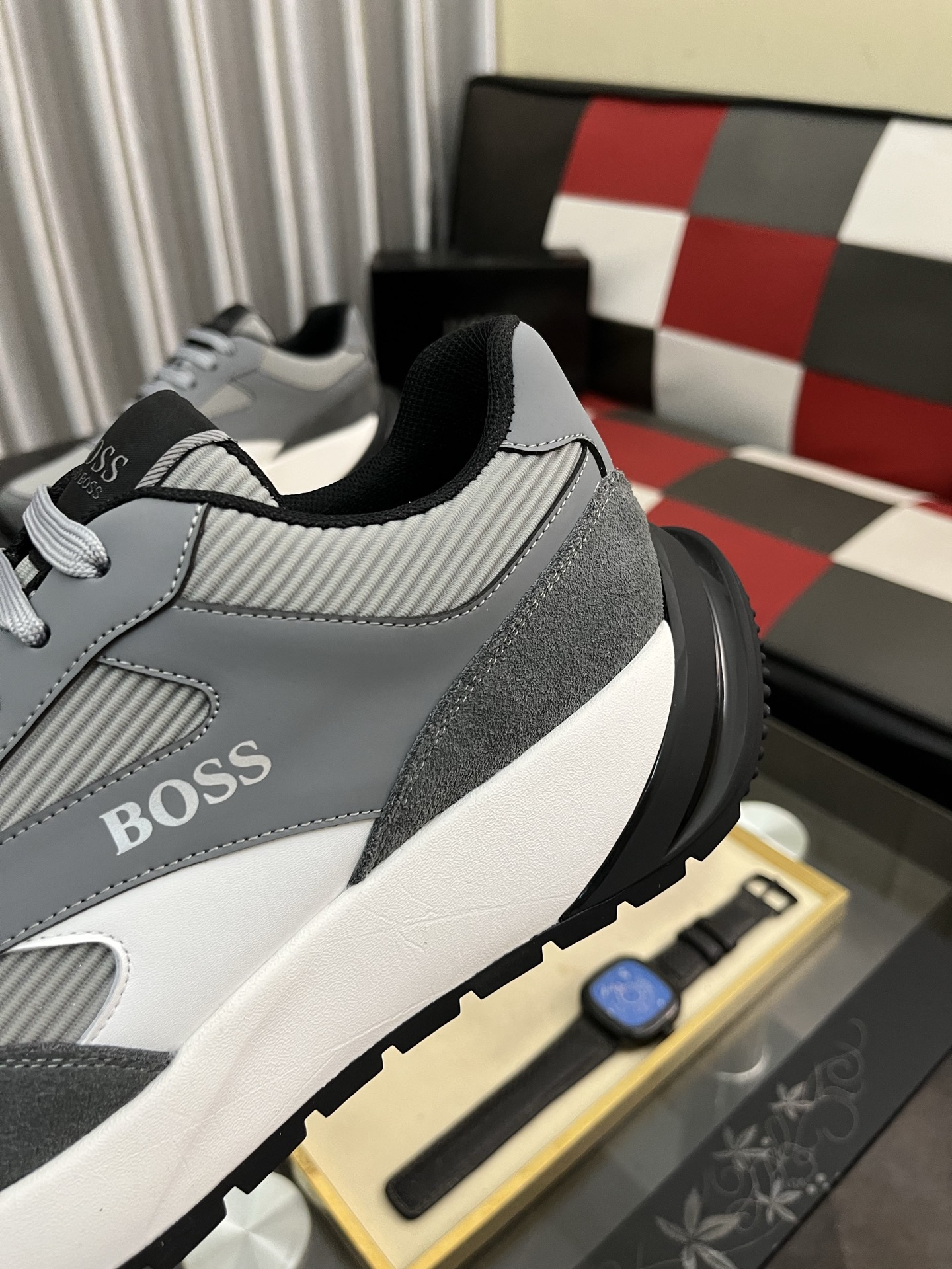 HUGO BOSS メンズスニーカー 4色展開 グレー ローカット ブラックアウト ファッションスニーカー 🥾 - 画像 7