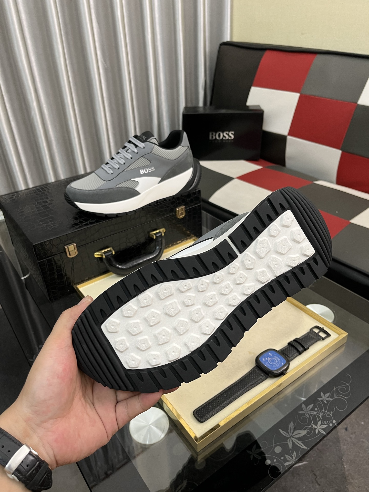 HUGO BOSS メンズスニーカー 4色展開 グレー ローカット ブラックアウト ファッションスニーカー 🥾 - 画像 9