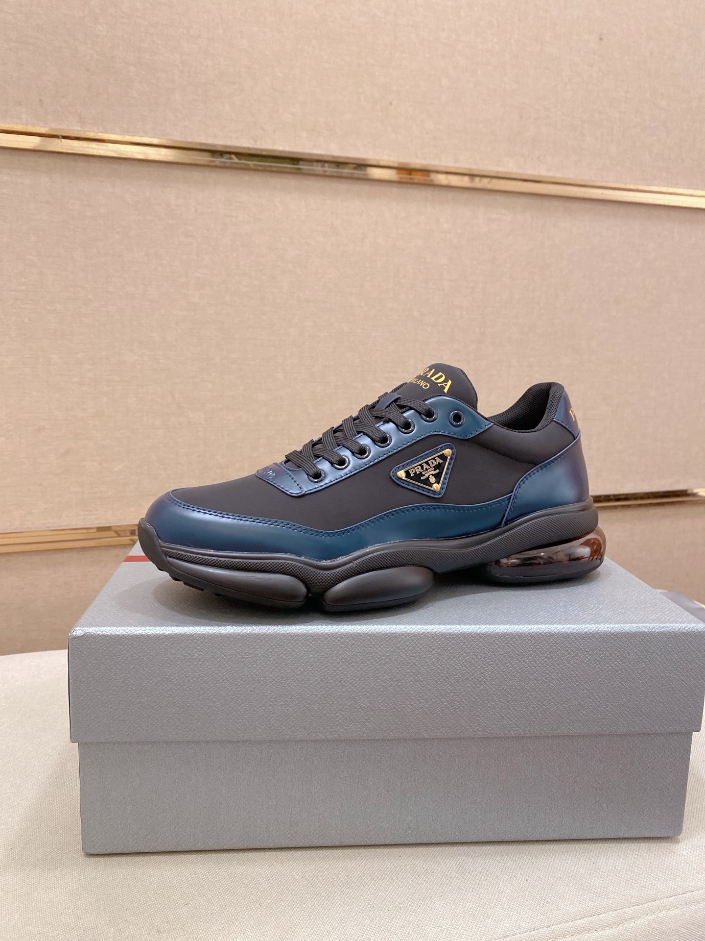 プラダ メンズ スニーカー ブラック ブルー 2色 4色入 🏃‍♂️