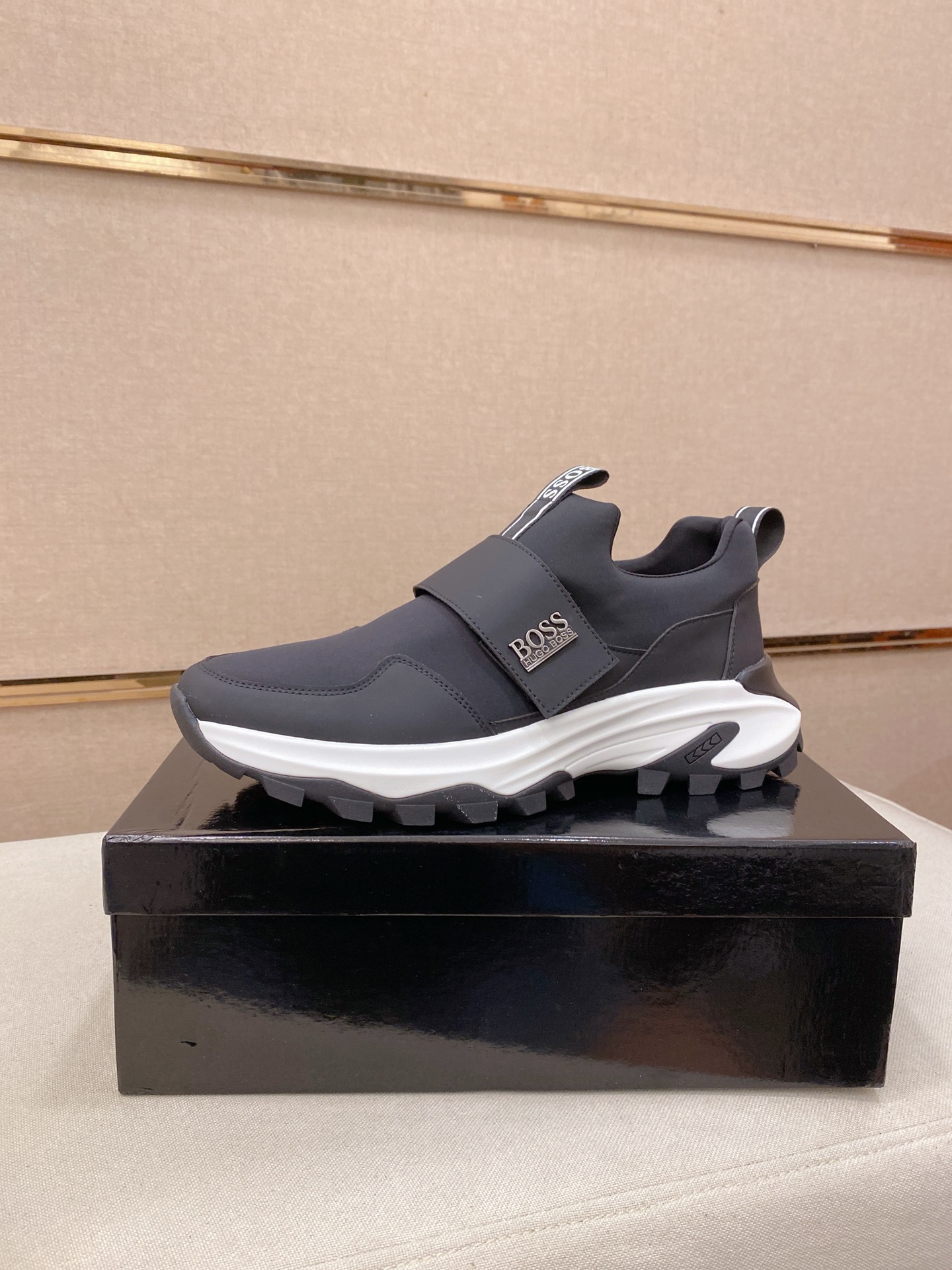 HUGO BOSS メンズ スニーカー ブラック 3色入 3Dラバーソール 軽量 スリップオン 🥾