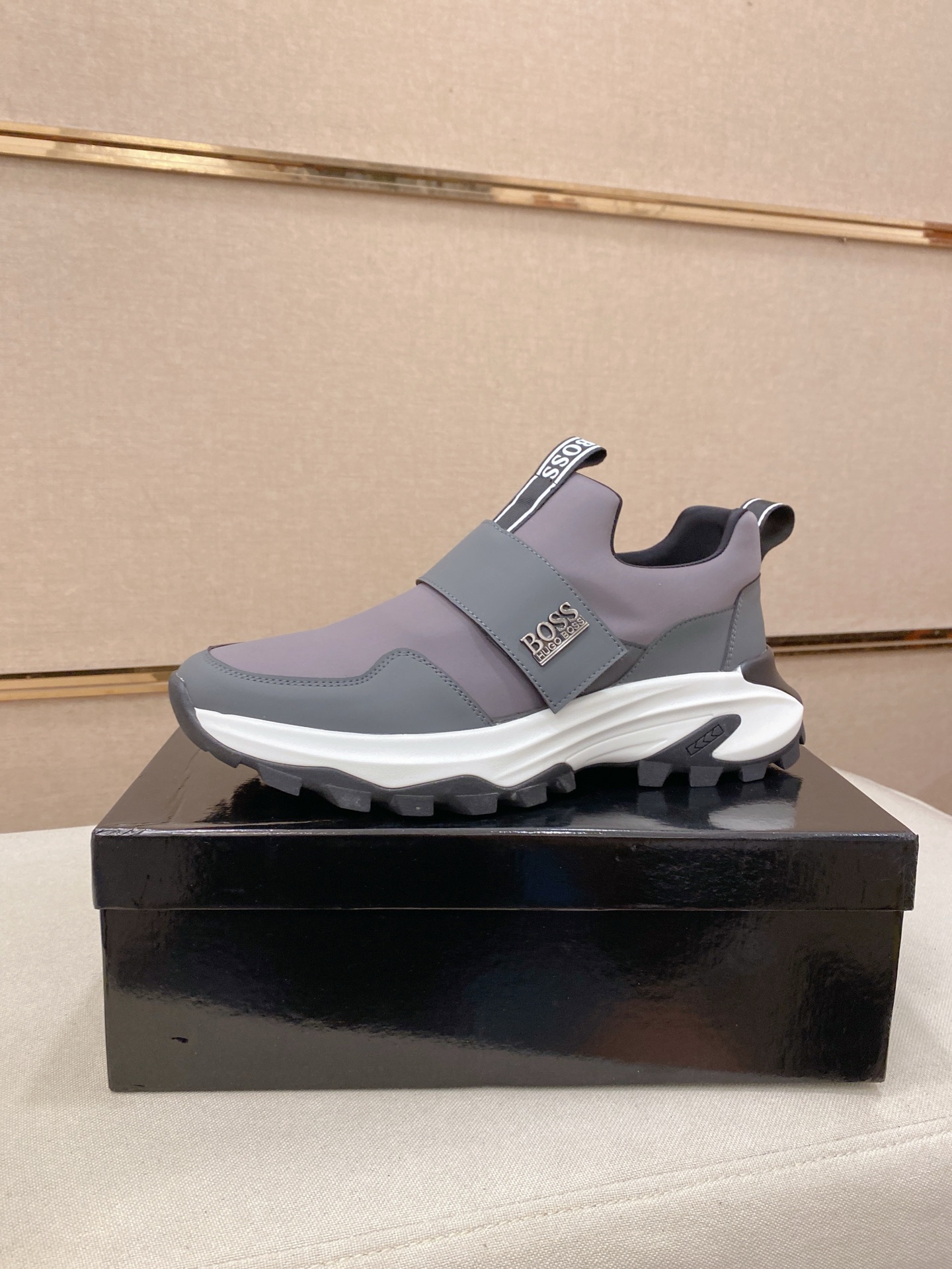 HUGO BOSS メンズスニーカー ローファースタイル 灰色 3色 ファッションブランド シューズ 🦿