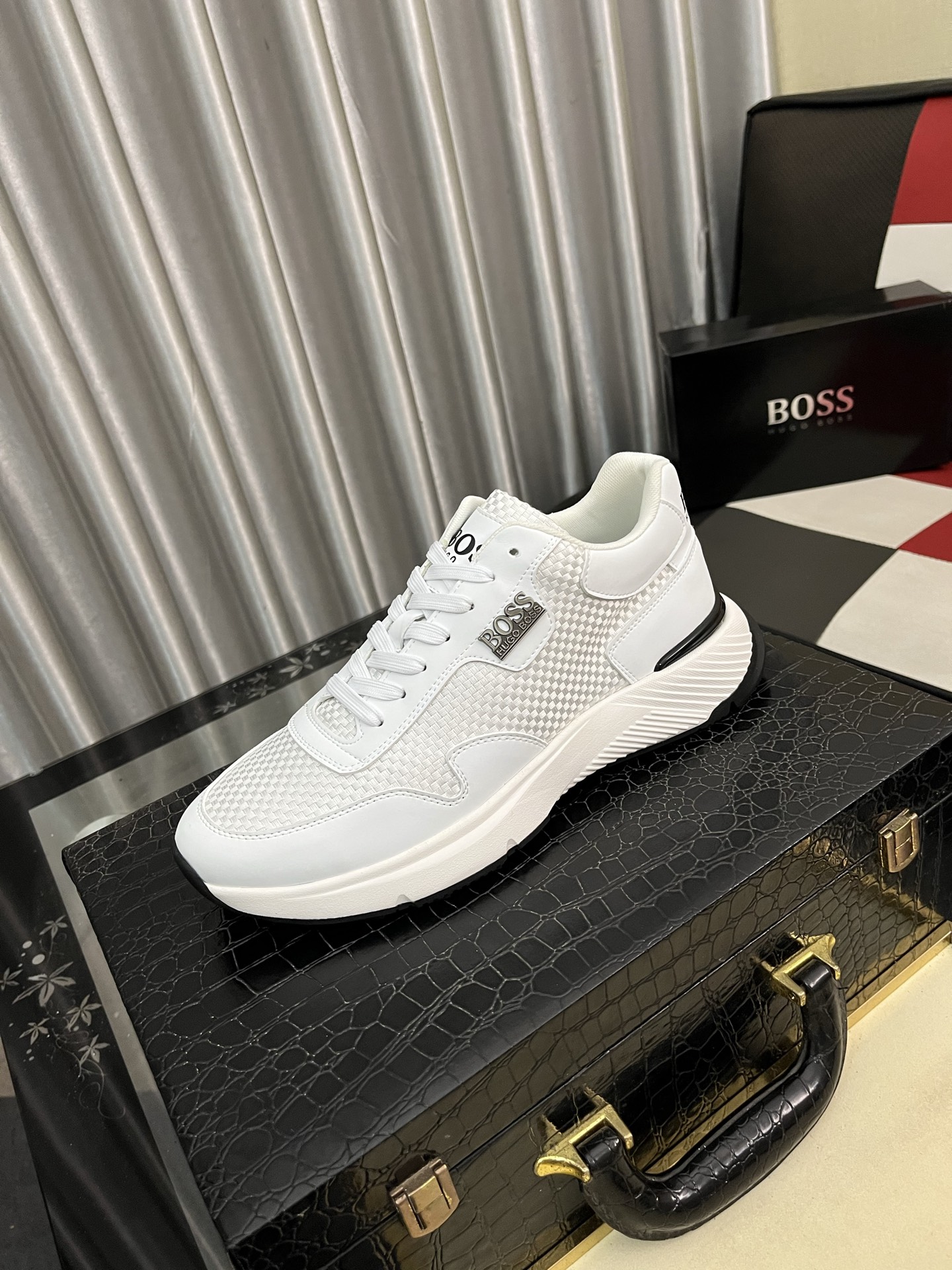 HUGO BOSS メンズ スニーカー 白 1色入 本革 メンズシューズ 靴 65文字