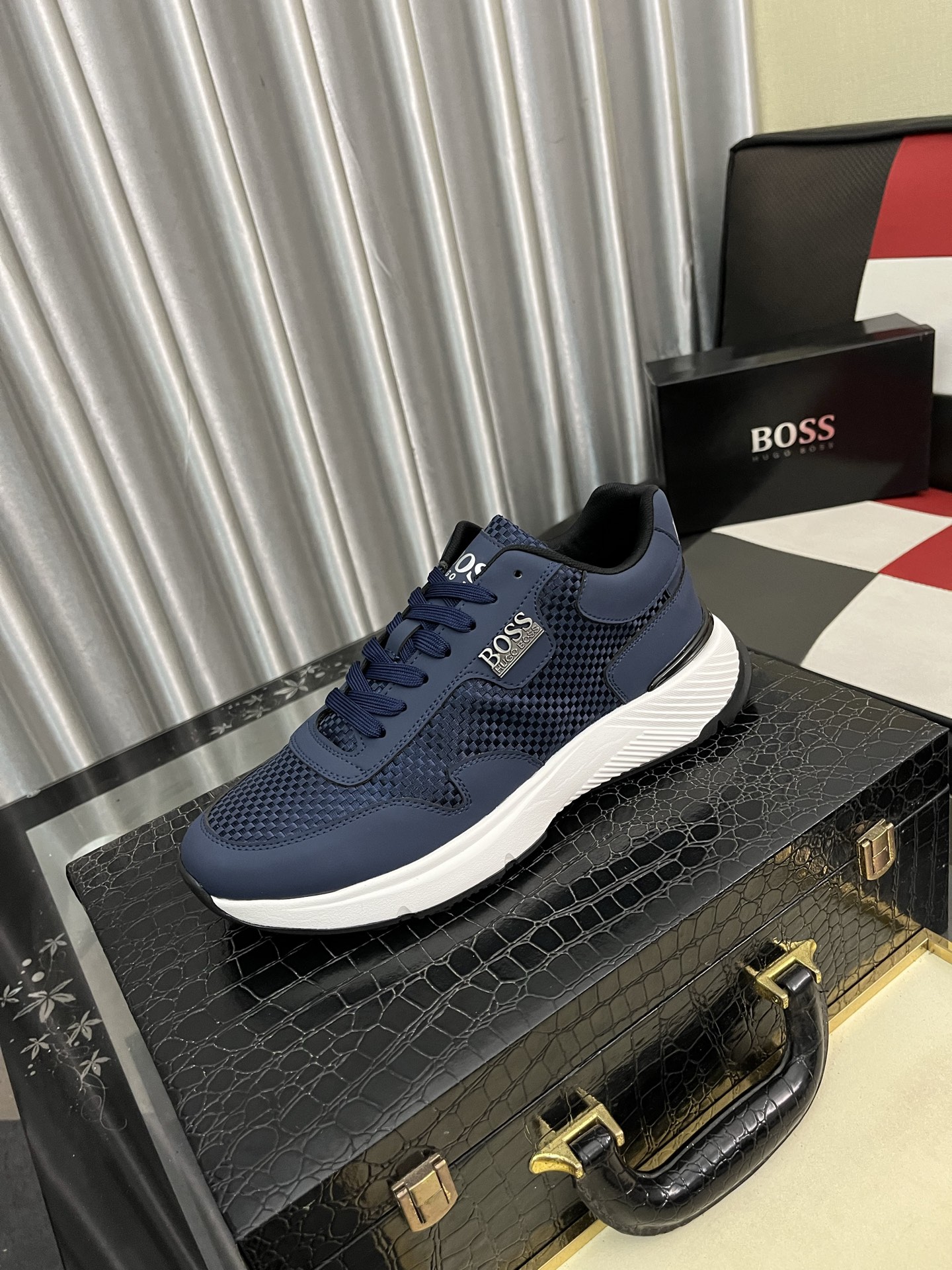 HUGO BOSS 男士运动鞋 青蓝色 36-48码 舒适透气 网面设计 🏃‍♂️