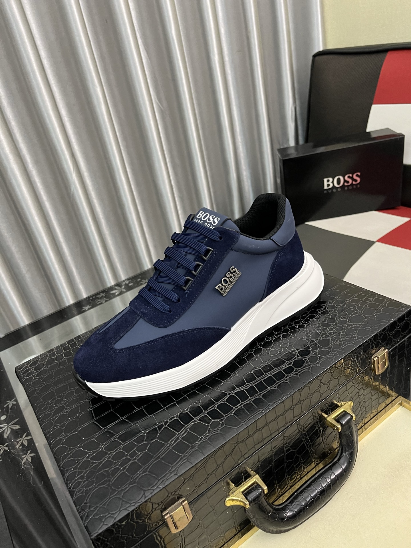 HUGO BOSS メンズ スニーカー ブルー 4色 デザイン性高い快適な履き心地 🦶