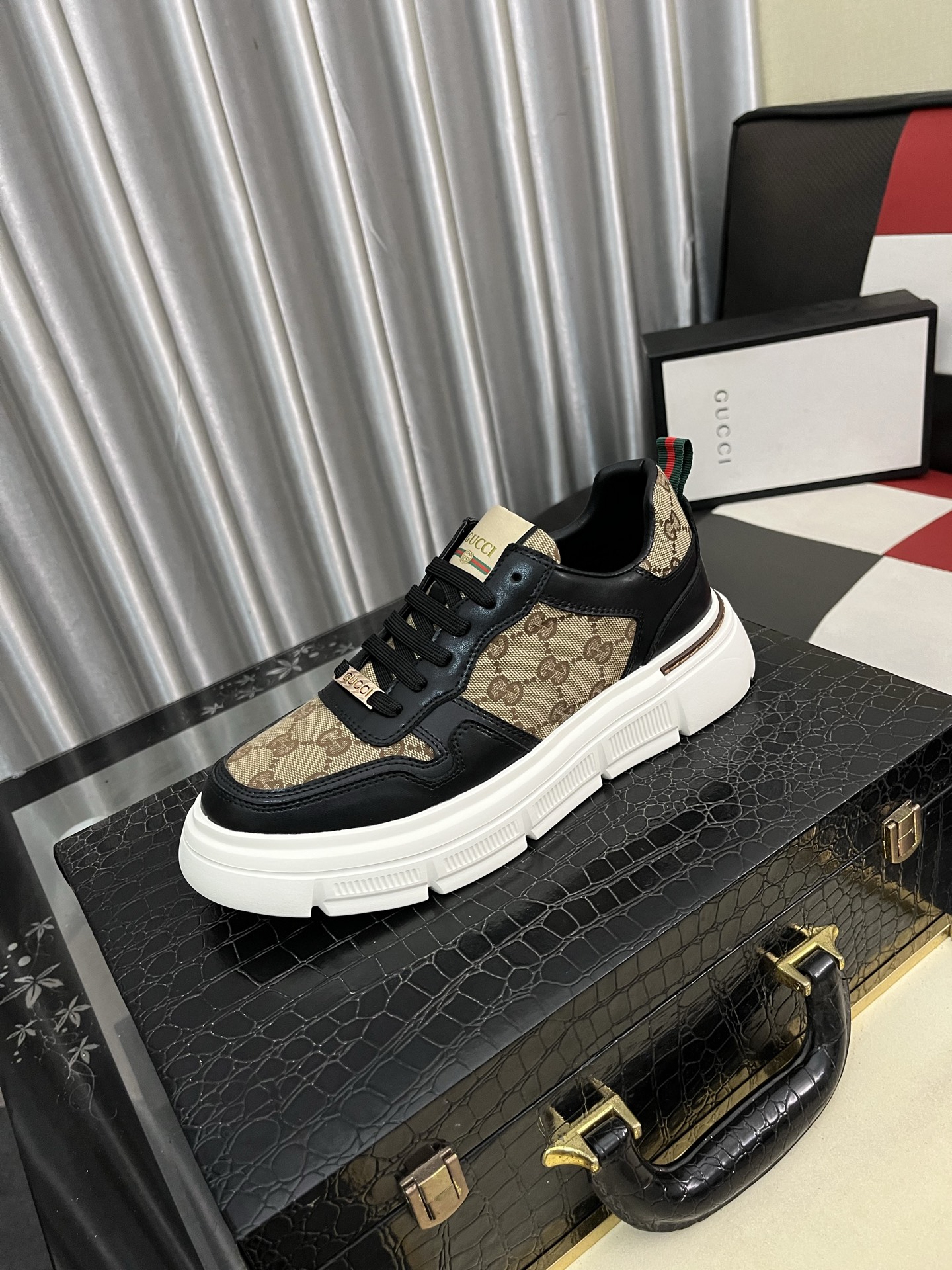 ゴルフ グッチ メンズ スニーカー 2色 本革 ファッション シューズ 💼
