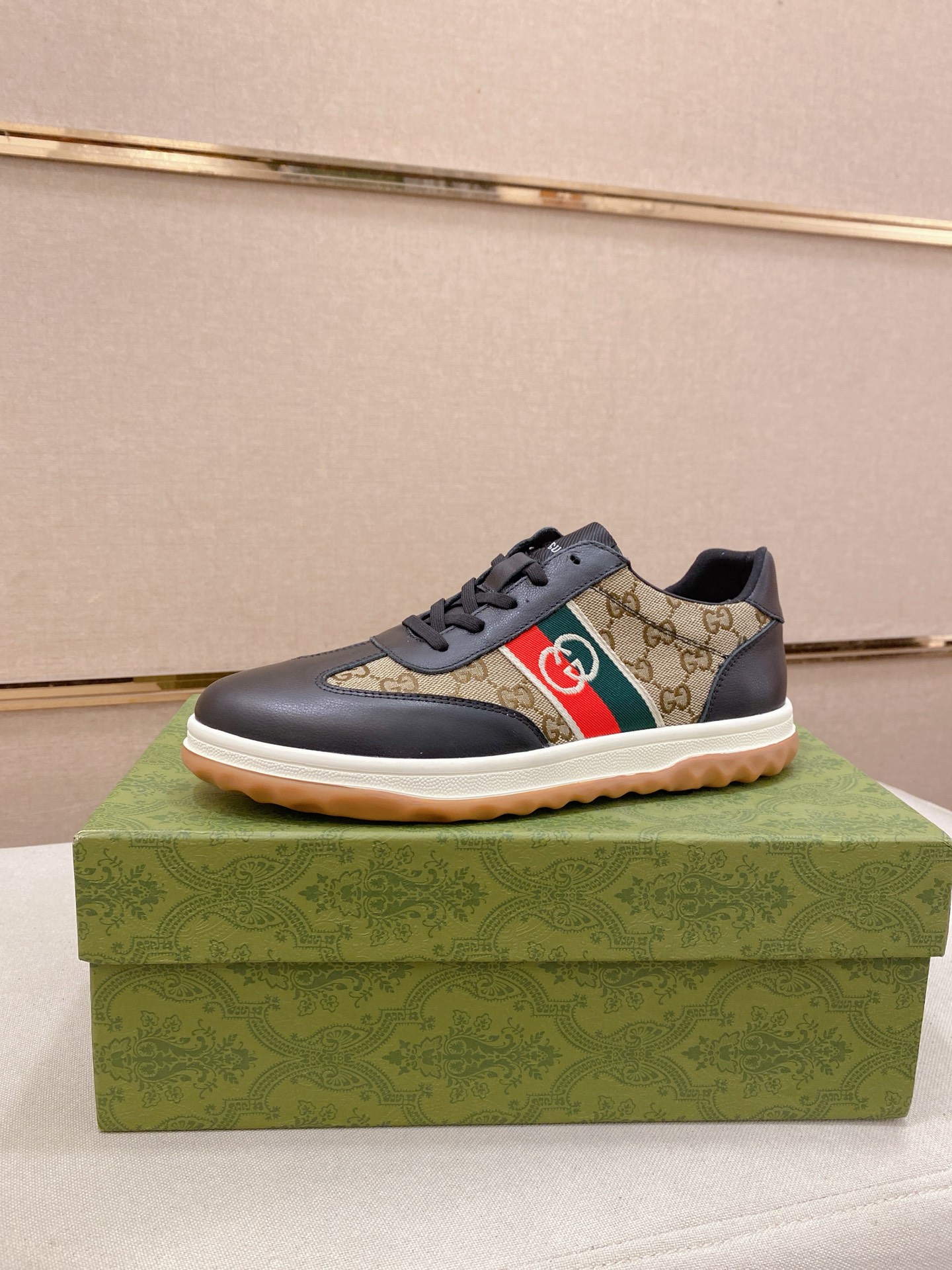 GUCCI メンズ スニーカー グッチ レッドグリーンストライプ ダブルGロゴ 2色入 🎩