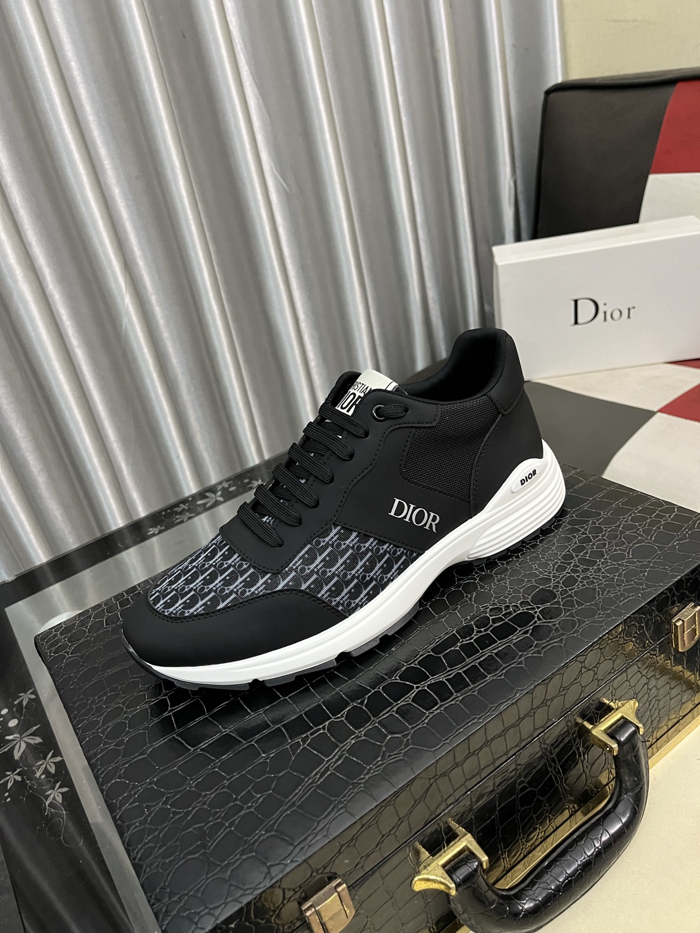 Dior メンズ スニーカー 00182 ブラック デザイン ワンピース 62文字