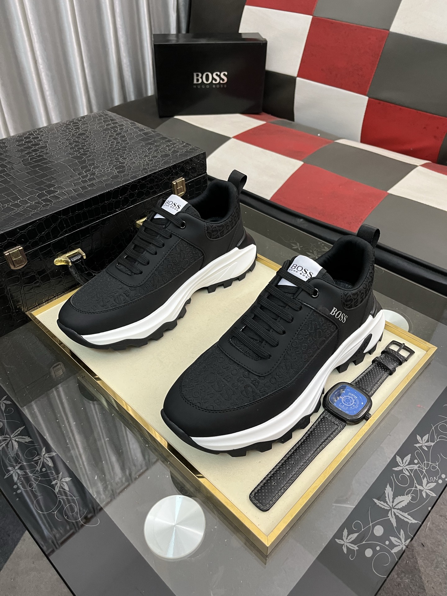 【HUGO BOSS】 メンズ スニーカー ブラック 白ソール 4色入 🎩 - 画像 2