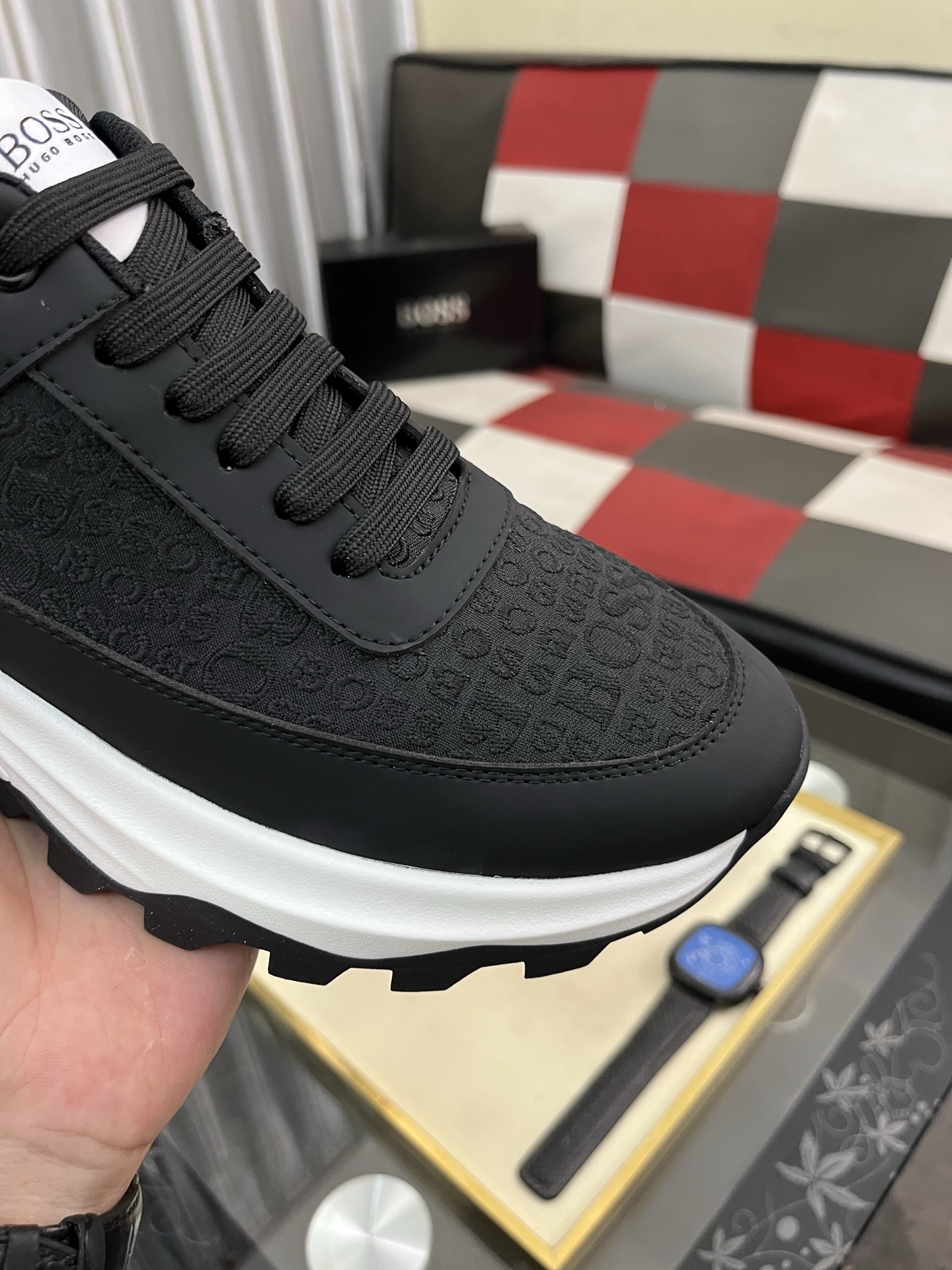 【HUGO BOSS】 メンズ スニーカー ブラック 白ソール 4色入 🎩 - 画像 6