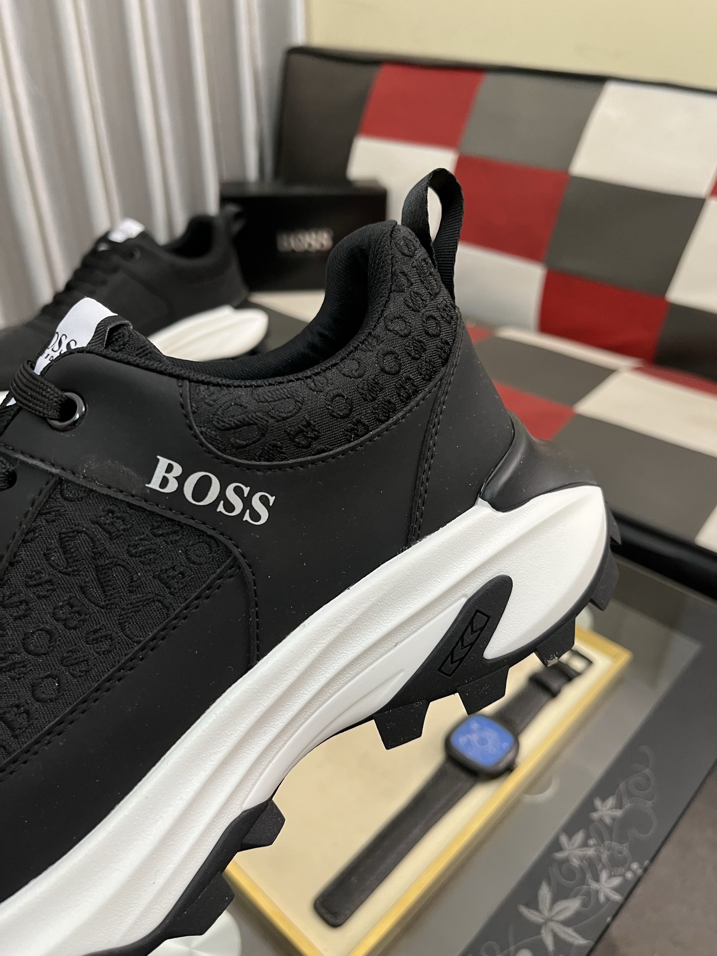 【HUGO BOSS】 メンズ スニーカー ブラック 白ソール 4色入 🎩 - 画像 7