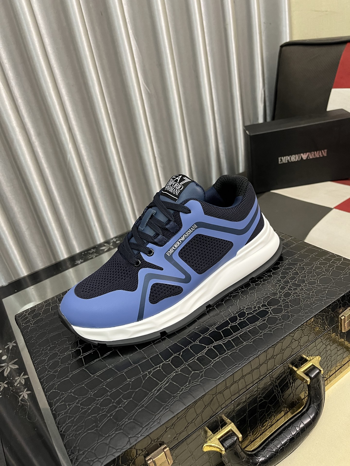 EMPORIO ARMANI メンズ スニーカー 2色 ブルー ブラック 綿素材 カジュアルシューズ 🥿