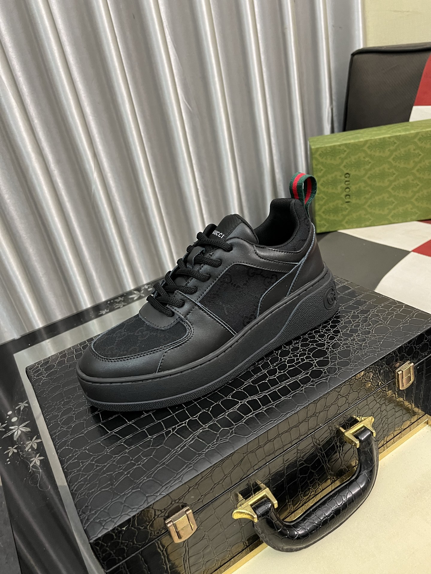 グッチ メンズ スニーカー 黒 1色入 グッチロゴ プラットフォームシューズ 39-44サイズ 🖤