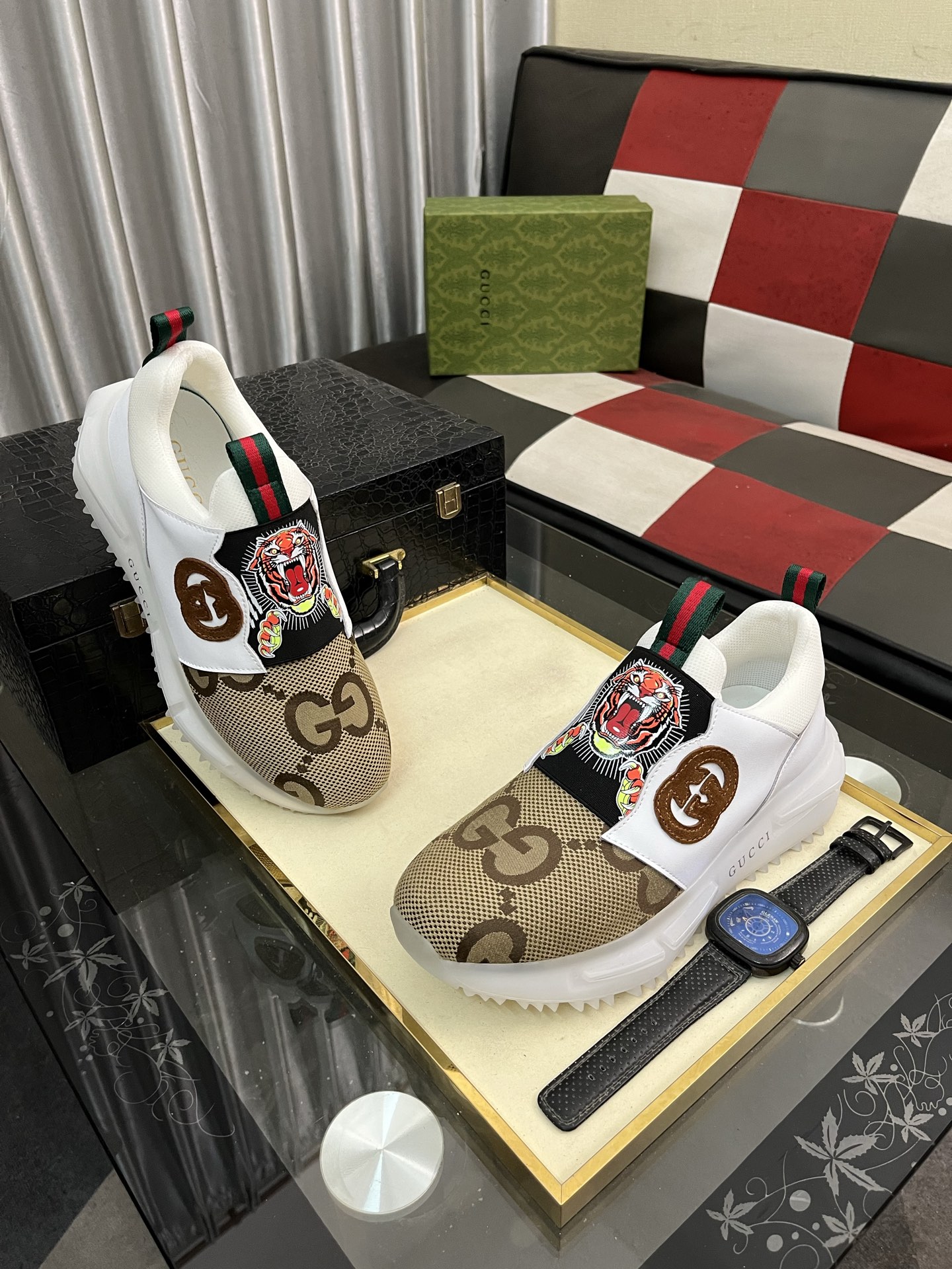 グッチ メンズ スニーカー タイガーデザイン 2色入 🐯 62文字 - 画像 3