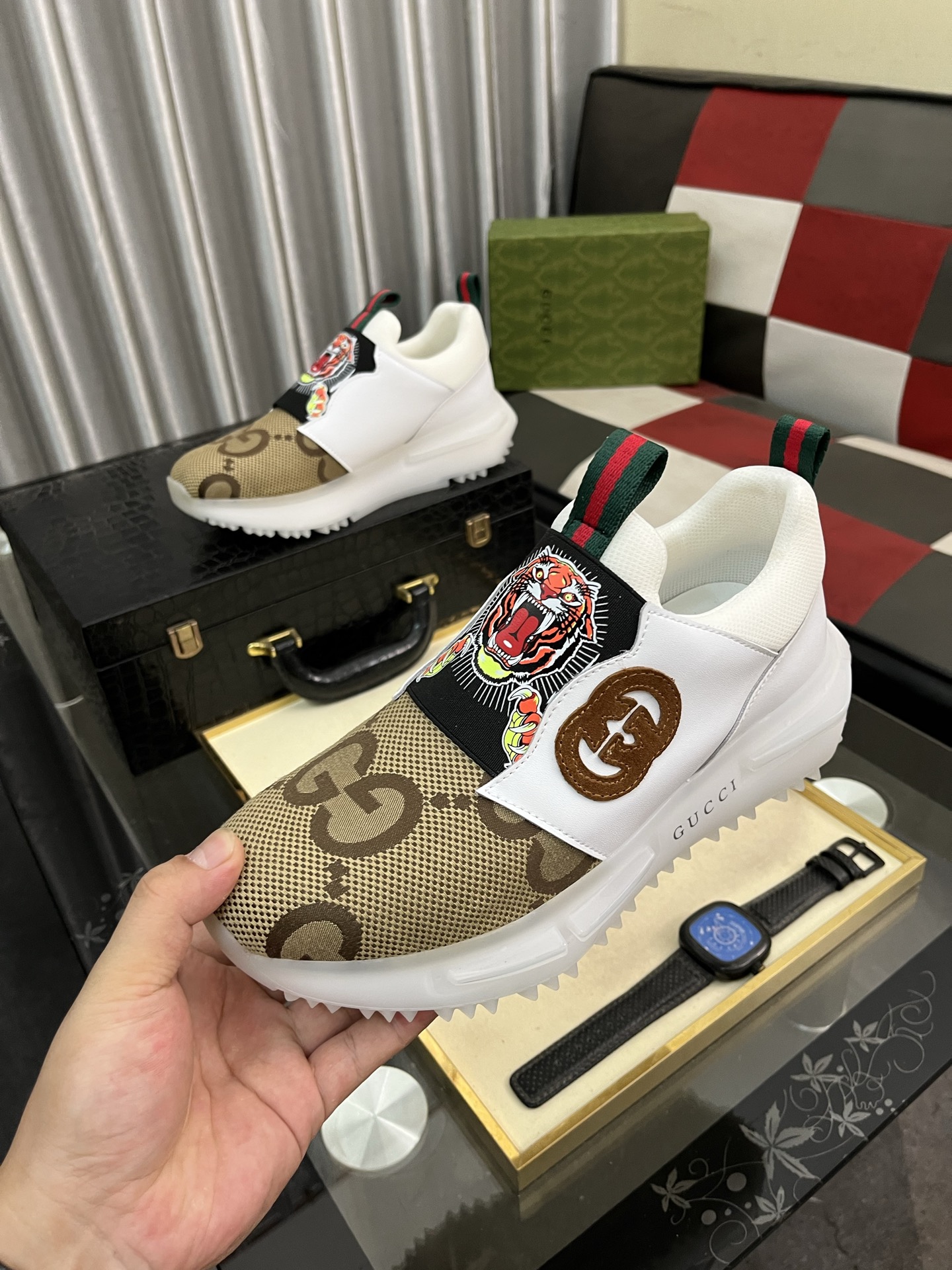 グッチ メンズ スニーカー タイガーデザイン 2色入 🐯 62文字 - 画像 5