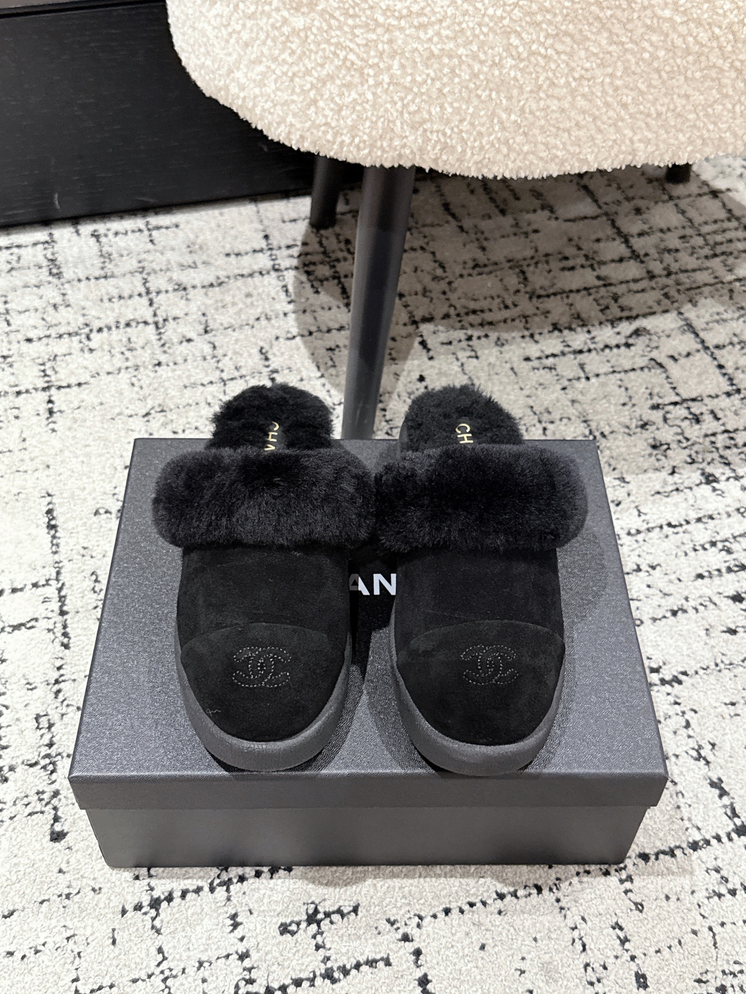 シャネル レディース ファー パンプス ブラック シューズ 1色入 🐾