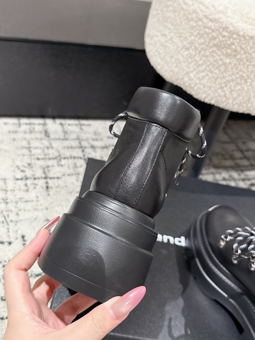 アレキサンダー レインボウ ブーツ ブラック 36サイズ 1色 🖤 おしゃれなハイカットブーツ ファッション性抜群 細部までこだわり抜かれたデザイン 都会的なスタイルにぴったり - 画像 7