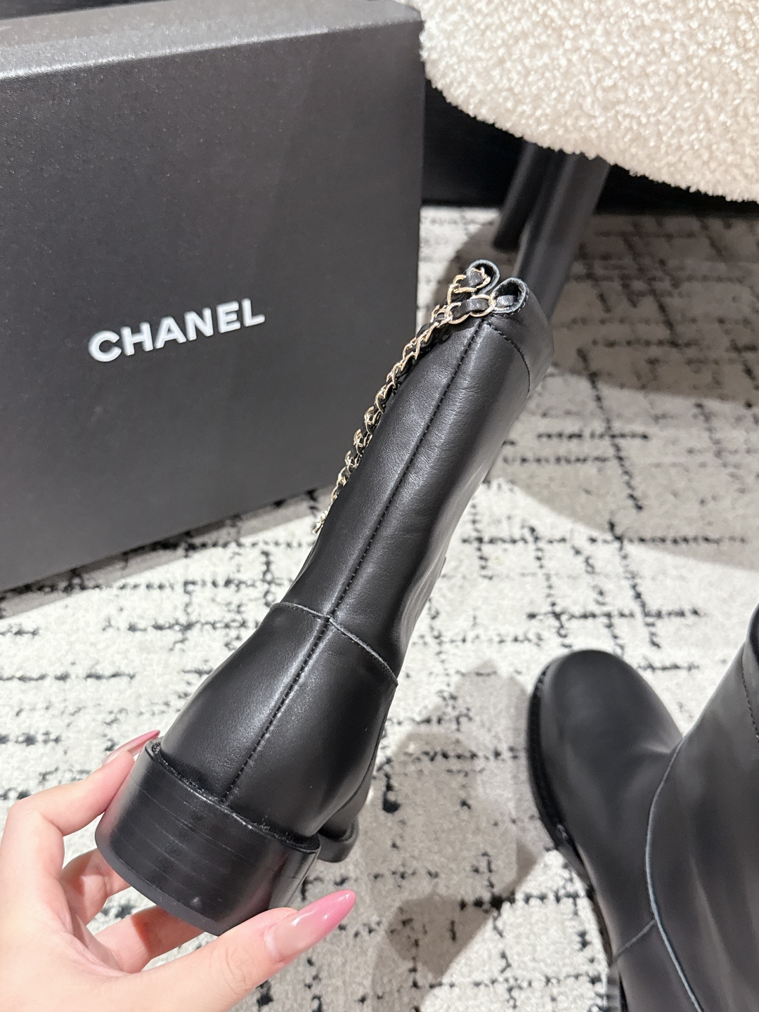 CHANEL ブーツ レディース 黒 チェーン フラット 脚首丈 靴 1足 37サイズ 💼 - 画像 7