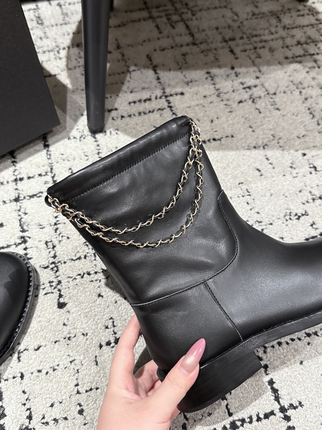 CHANEL ブーツ レディース 黒 チェーン フラット 脚首丈 靴 1足 37サイズ 💼 - 画像 8