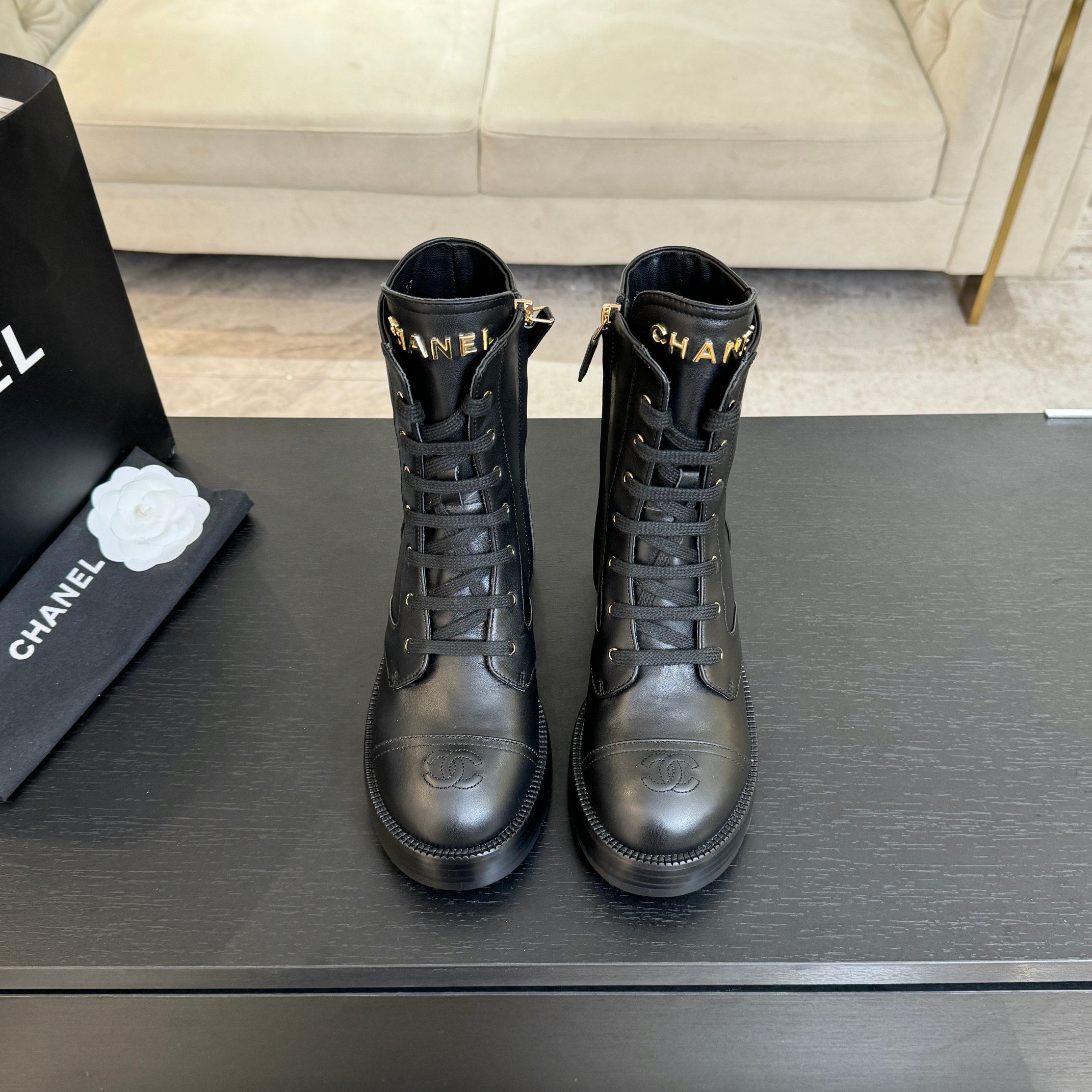 CHANEL ブーツ レディース ブラック 本革 ファッション リボン ミディアムブーツ 1色 🖤