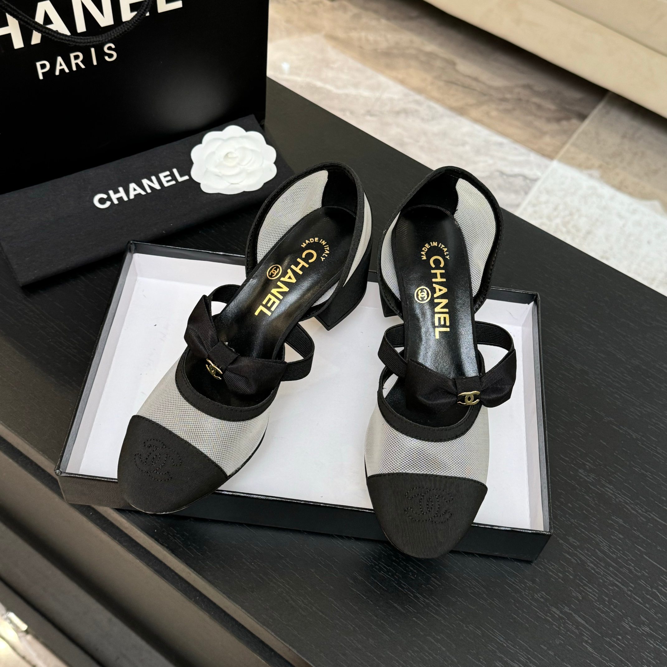 シャネル レディース シューズ 黒 白 二色 ポインテッドトゥ ファブリック クッション付き ファッションシューズ 🖤🤍 - 画像 4