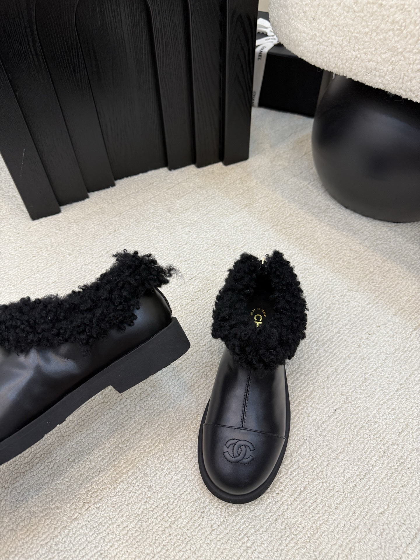 シャネル レディース シューズ 黒 ファー付き ブーツ 4色入 🖤 - 画像 5