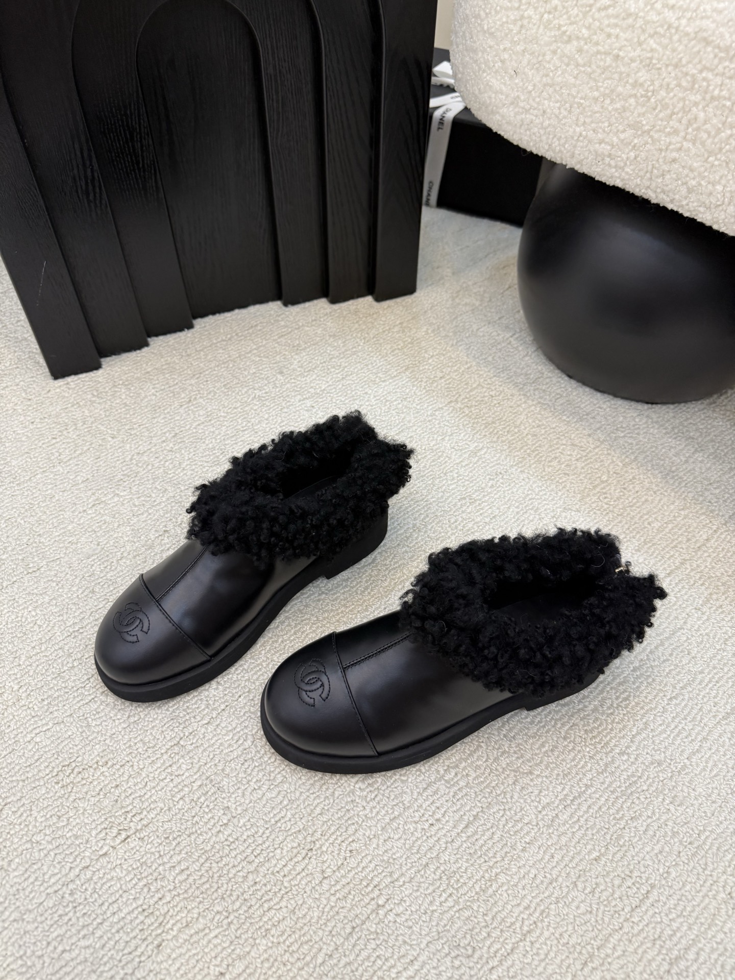シャネル レディース シューズ 黒 ファー付き ブーツ 4色入 🖤 - 画像 6