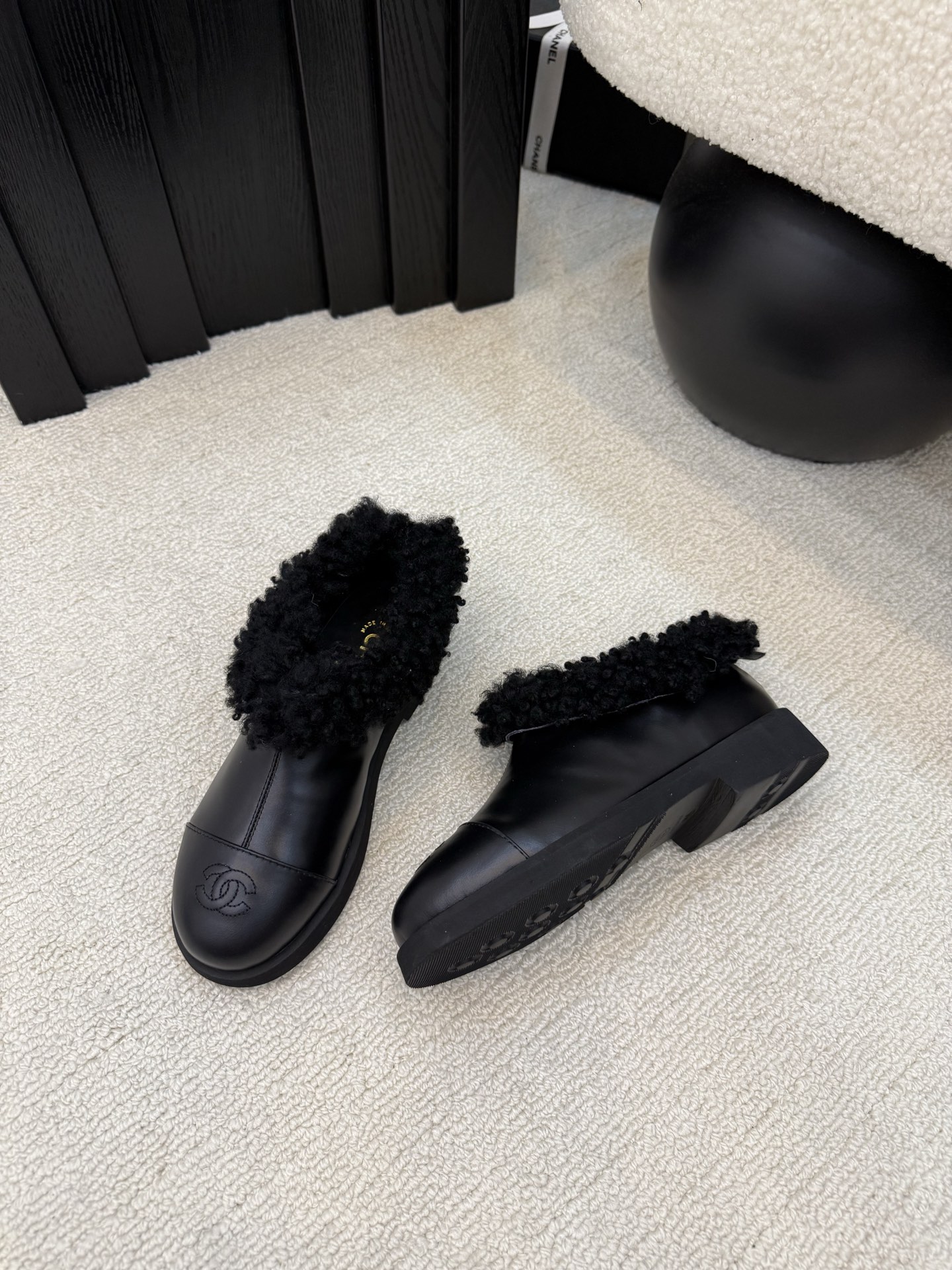 シャネル レディース シューズ 黒 ファー付き ブーツ 4色入 🖤 - 画像 8