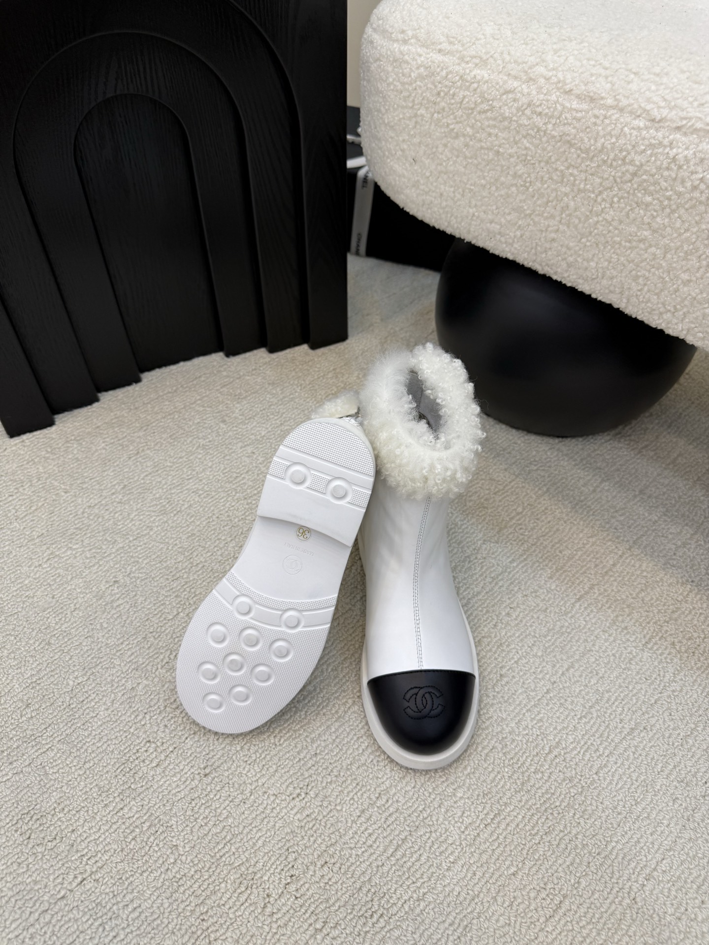 シャネル レディース アンクルブーツ 白 黒 ファー コントラストデザイン 保温性抜群 🧣 - 画像 5