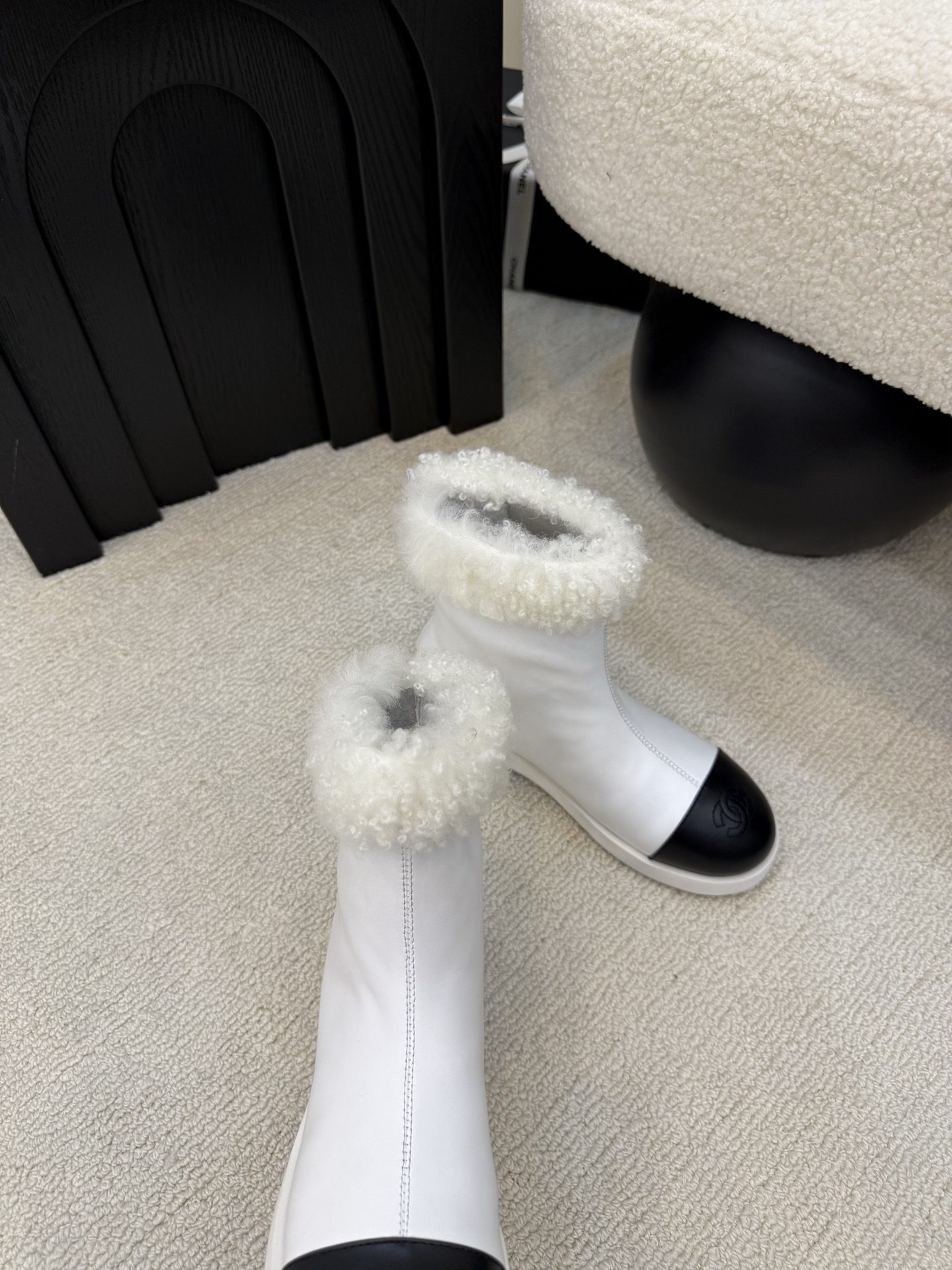 シャネル レディース アンクルブーツ 白 黒 ファー コントラストデザイン 保温性抜群 🧣 - 画像 6