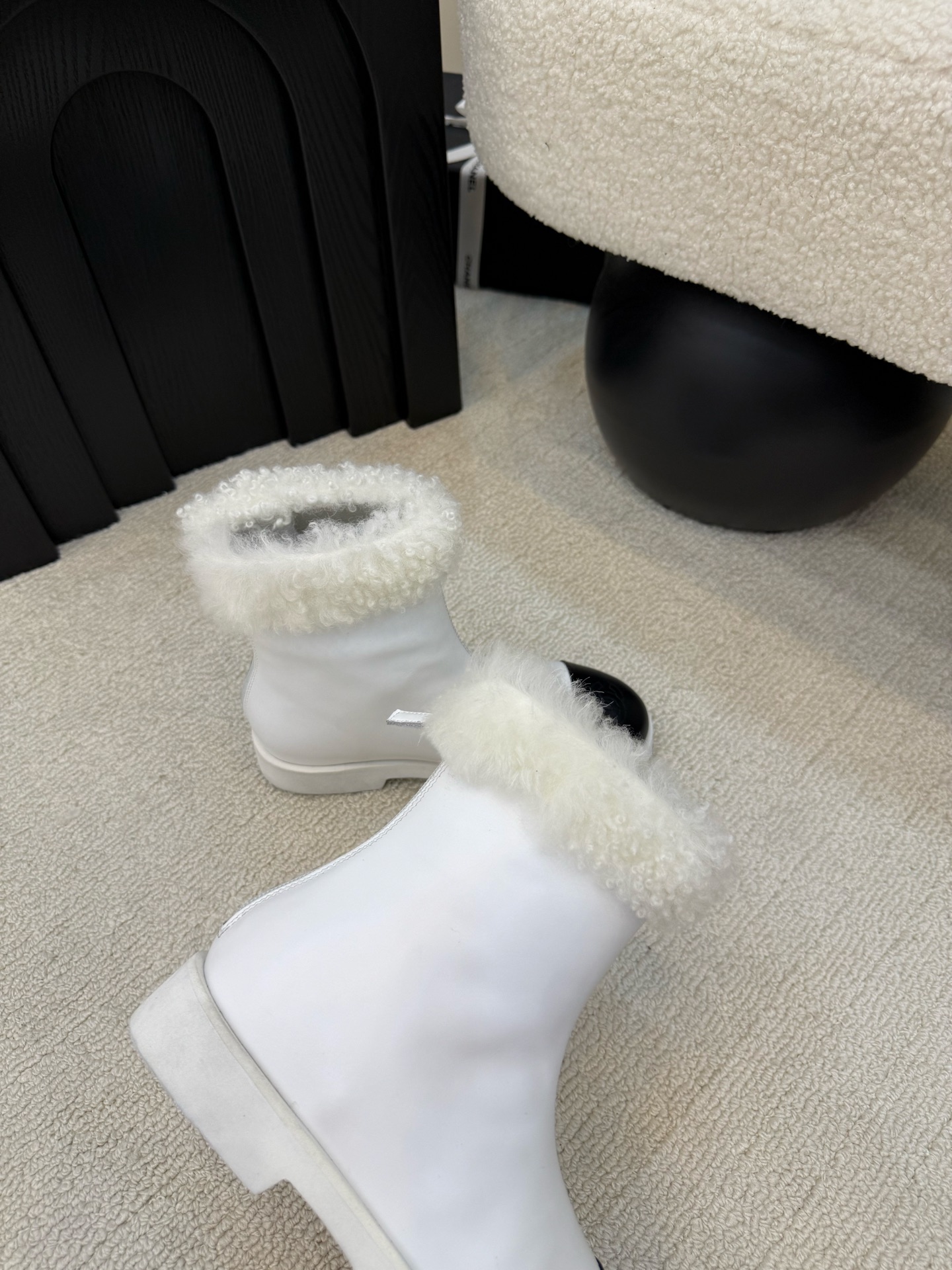 シャネル レディース アンクルブーツ 白 黒 ファー コントラストデザイン 保温性抜群 🧣 - 画像 7