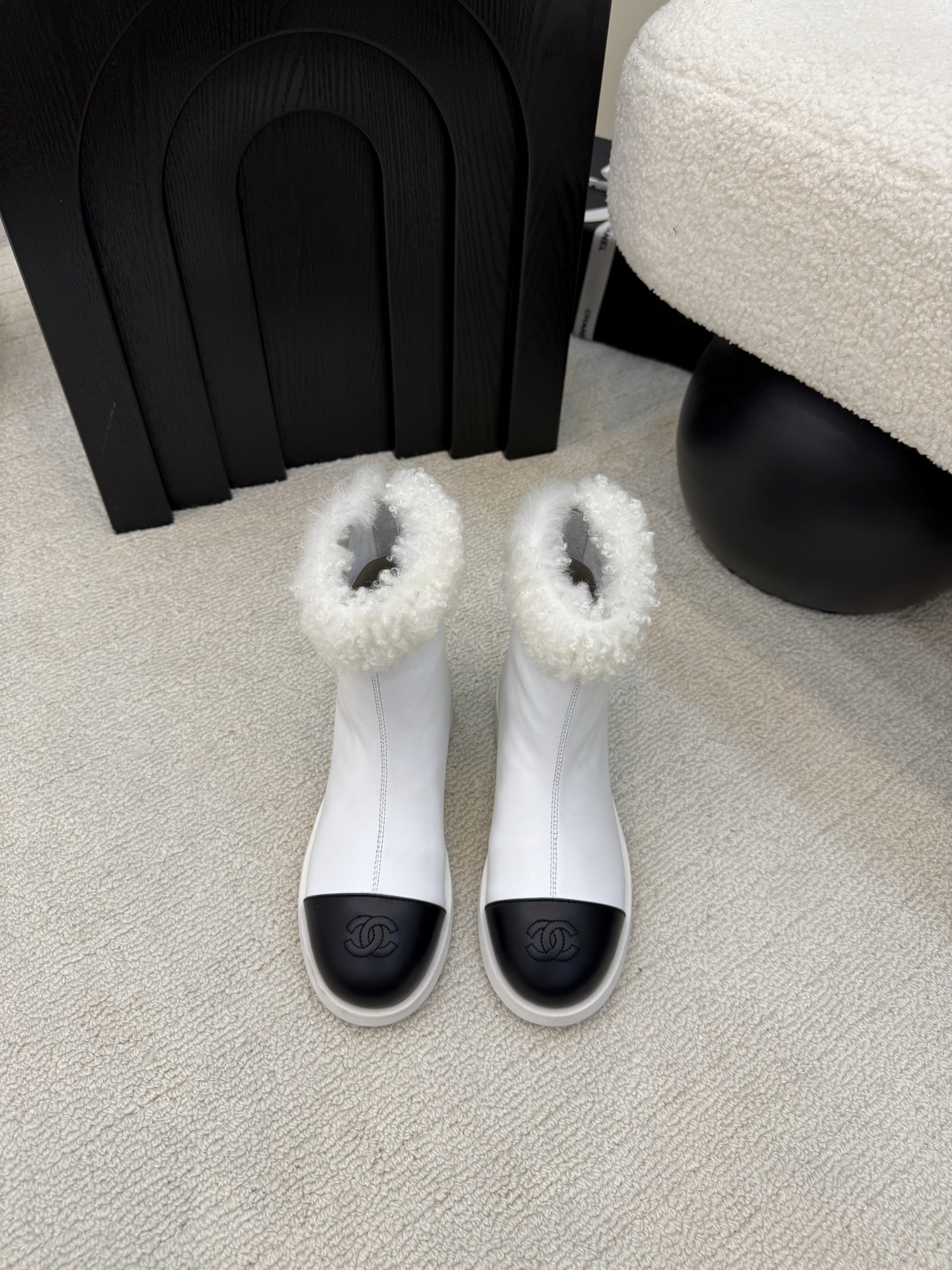 シャネル レディース アンクルブーツ 白 黒 ファー コントラストデザイン 保温性抜群 🧣 - 画像 8