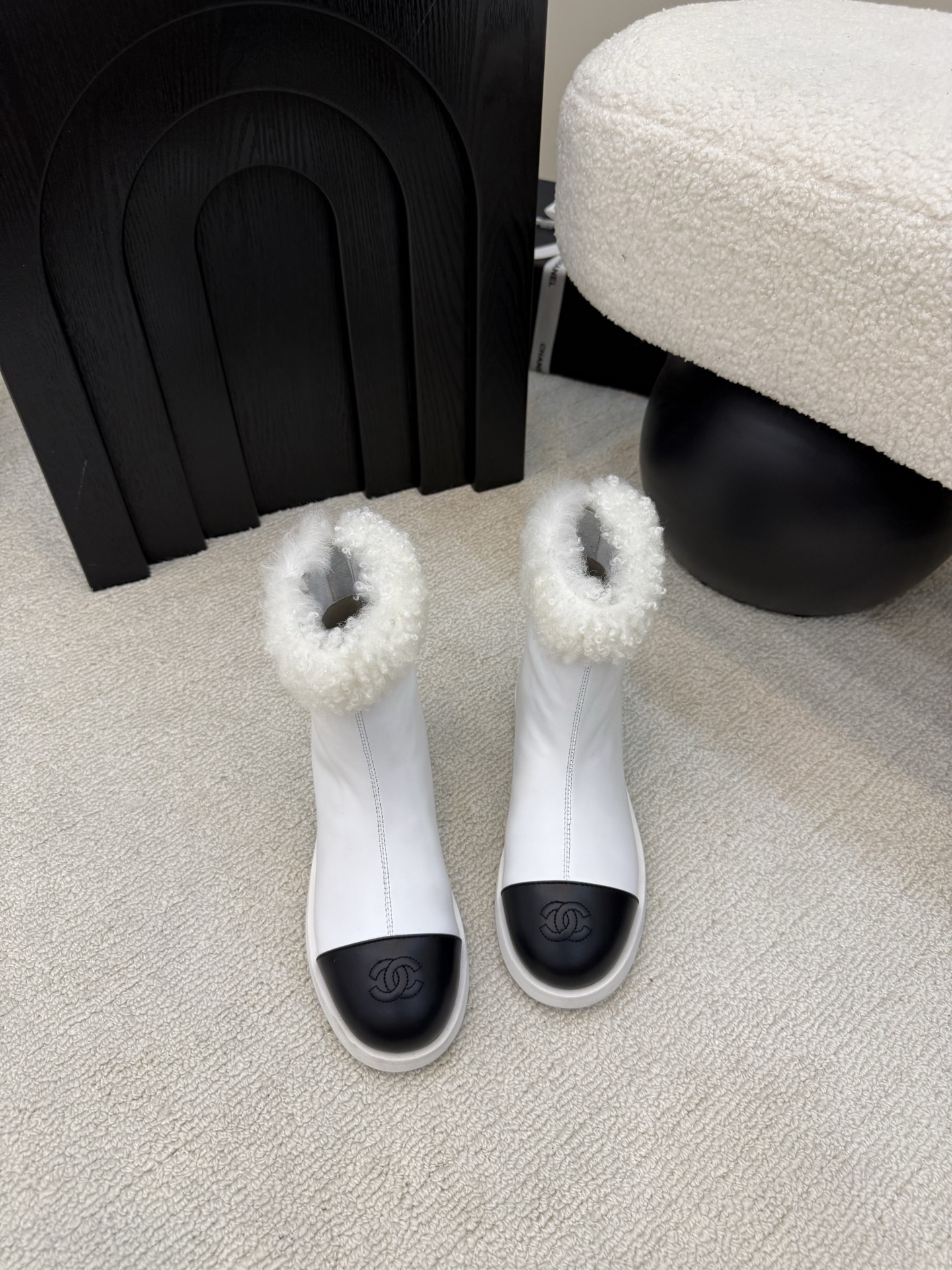 シャネル レディース アンクルブーツ 白 黒 ファー コントラストデザイン 保温性抜群 🧣 - 画像 9