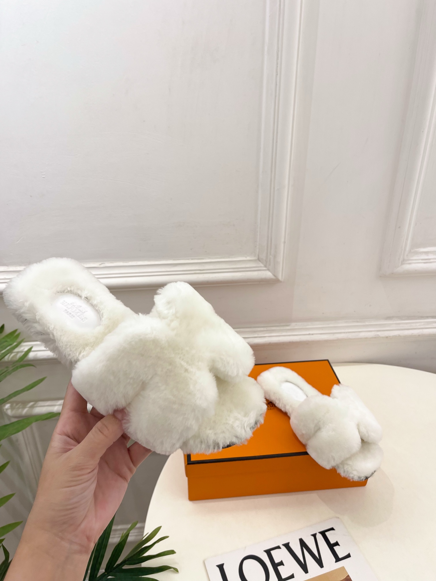 エレガントな HERMÈS フリーススリッパ 4色 プラットフォーム 白色 素敵なギフト 🧡 - 画像 4