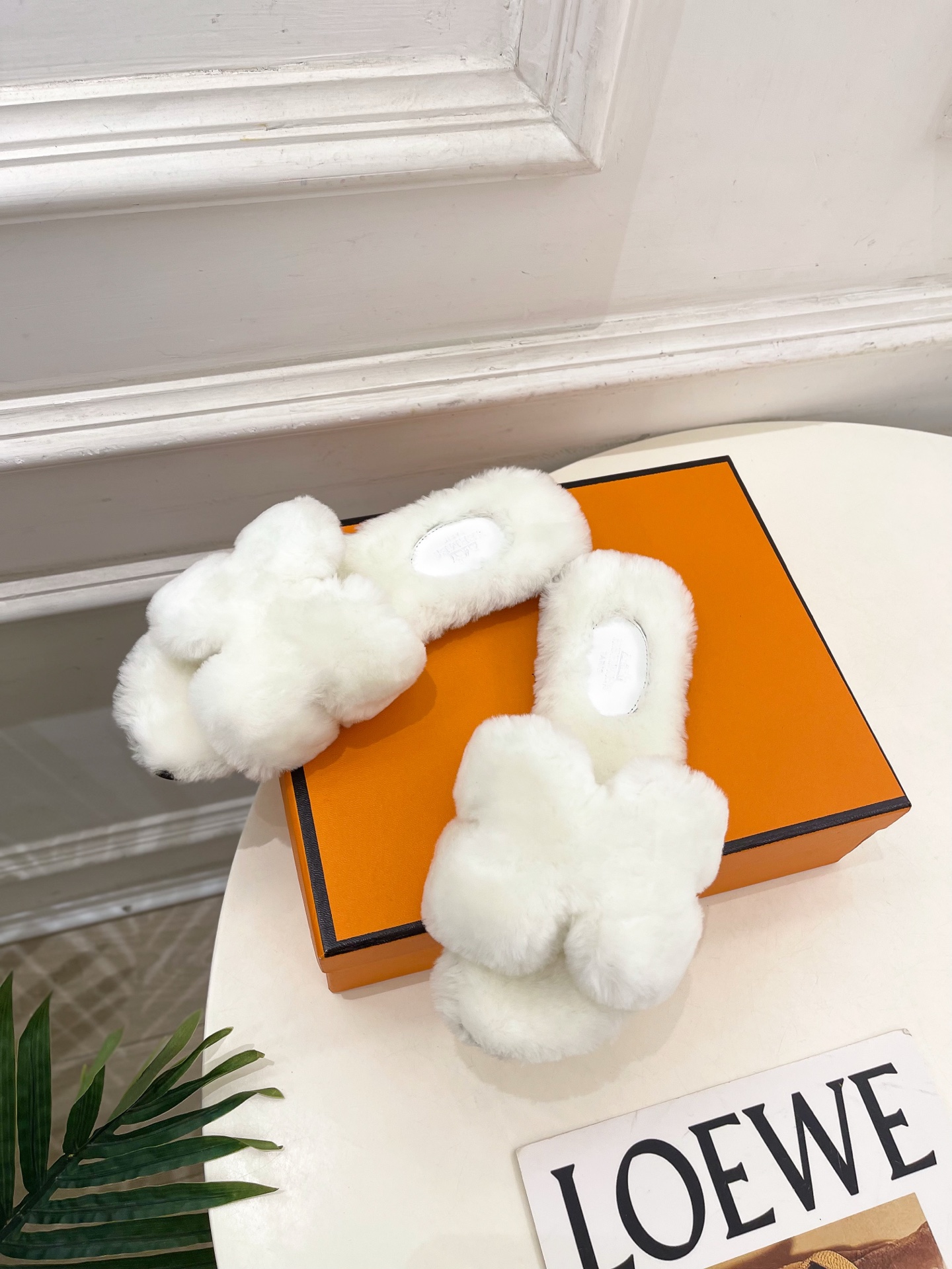 エレガントな HERMÈS フリーススリッパ 4色 プラットフォーム 白色 素敵なギフト 🧡 - 画像 5