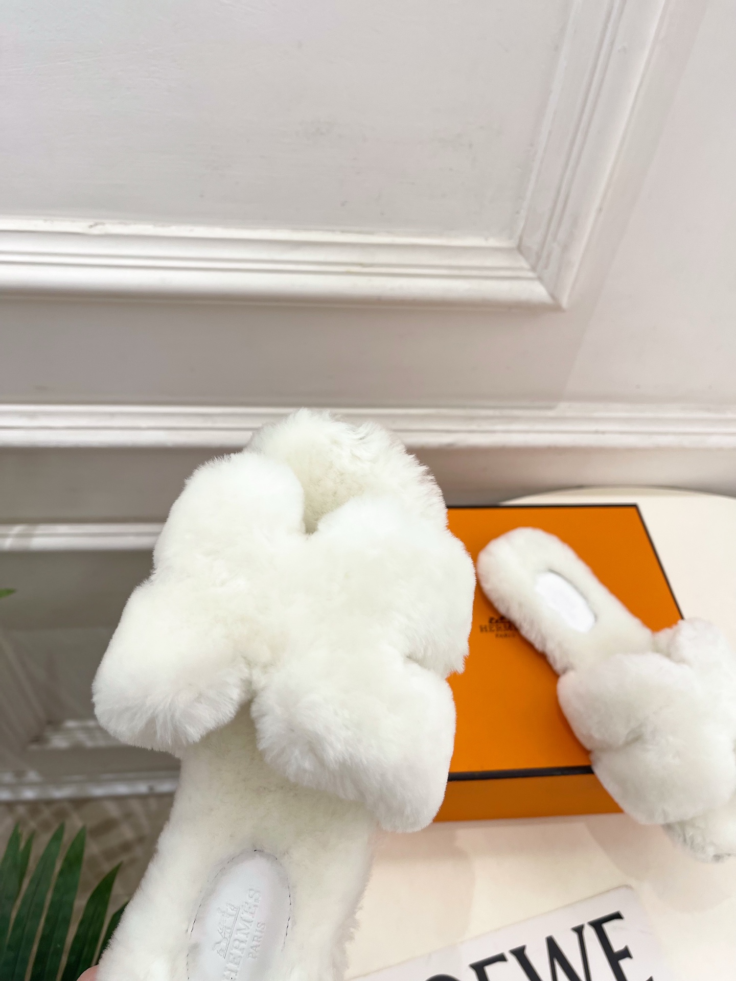 エレガントな HERMÈS フリーススリッパ 4色 プラットフォーム 白色 素敵なギフト 🧡 - 画像 6