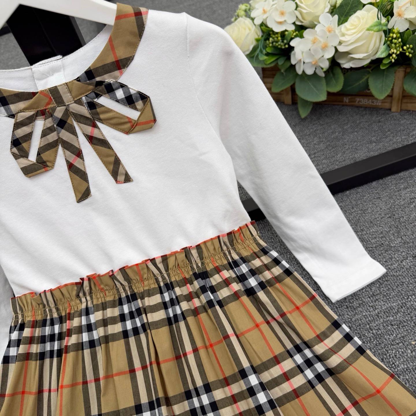 女の子 キッズ ワンピース 長袖 綿 チェック リボン 通園 通学 ベージュ - 画像 4