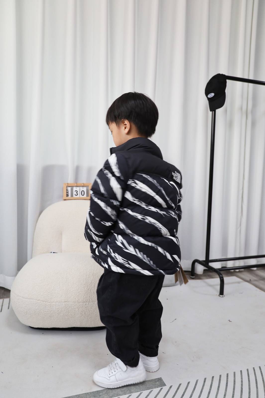 男の子 キッズ ダウン パーカー ロンT 無地 ブラック ホワイト ピンク 秋冬 フードなし ファッション 通園 通学 - 画像 3