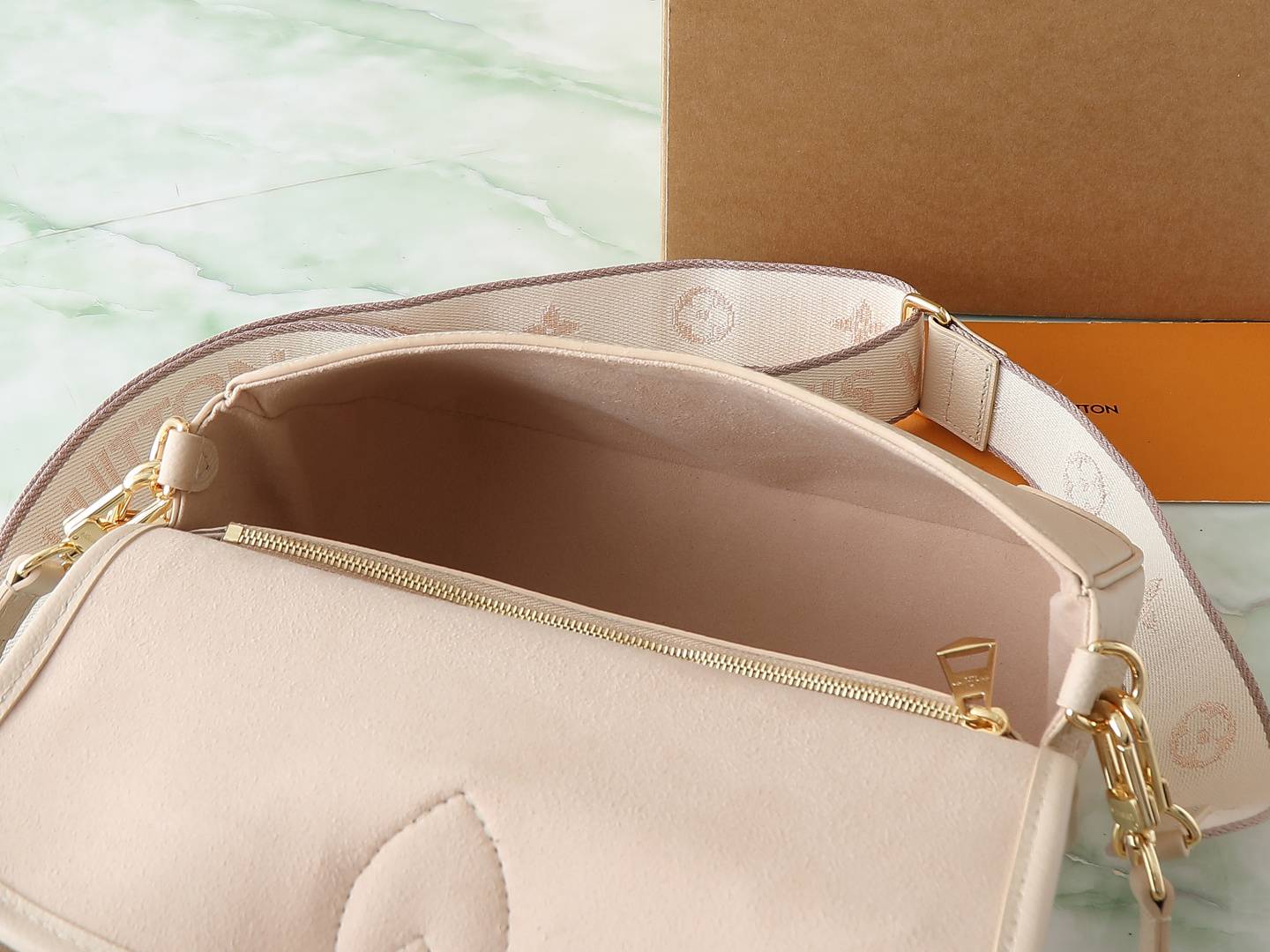 LOUIS VUITTON ルイヴィトン モノグラム クラッチ M13231 沙色 M46386 レザー 手提バッグ シ - 画像 8