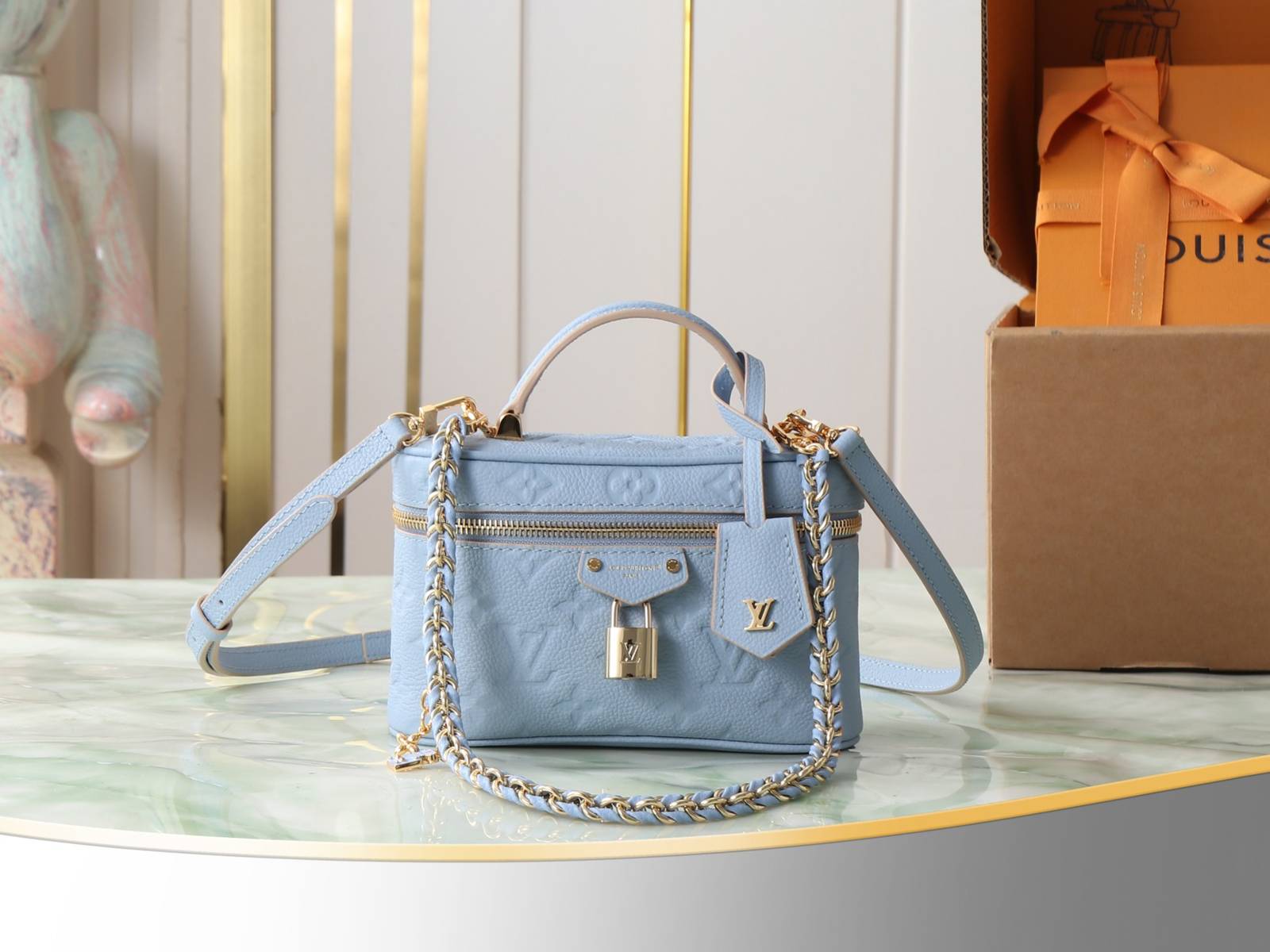 LOUIS VUITTON ルイヴィトン M2A007 全皮包 VANITY CHAIN POUCH ブルーレザー チェ
