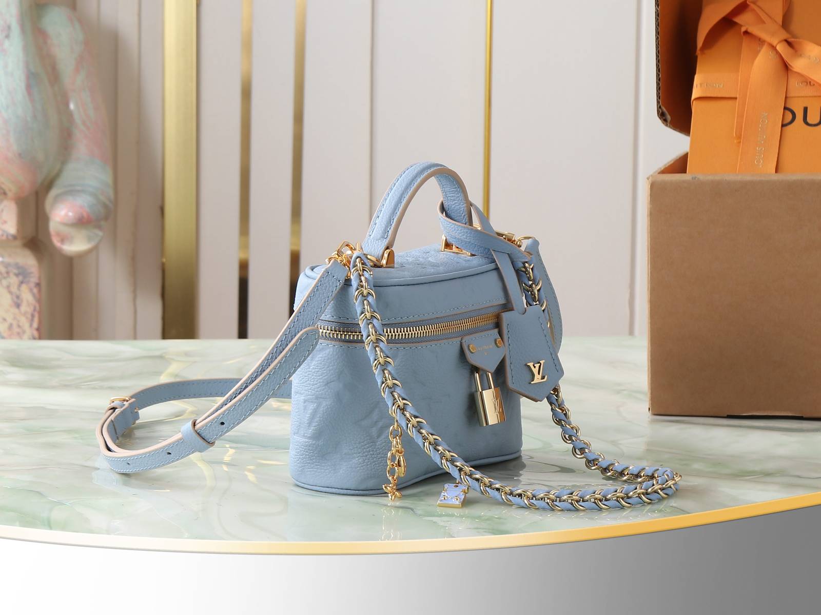 LOUIS VUITTON ルイヴィトン M2A007 全皮包 VANITY CHAIN POUCH ブルーレザー チェ - 画像 2