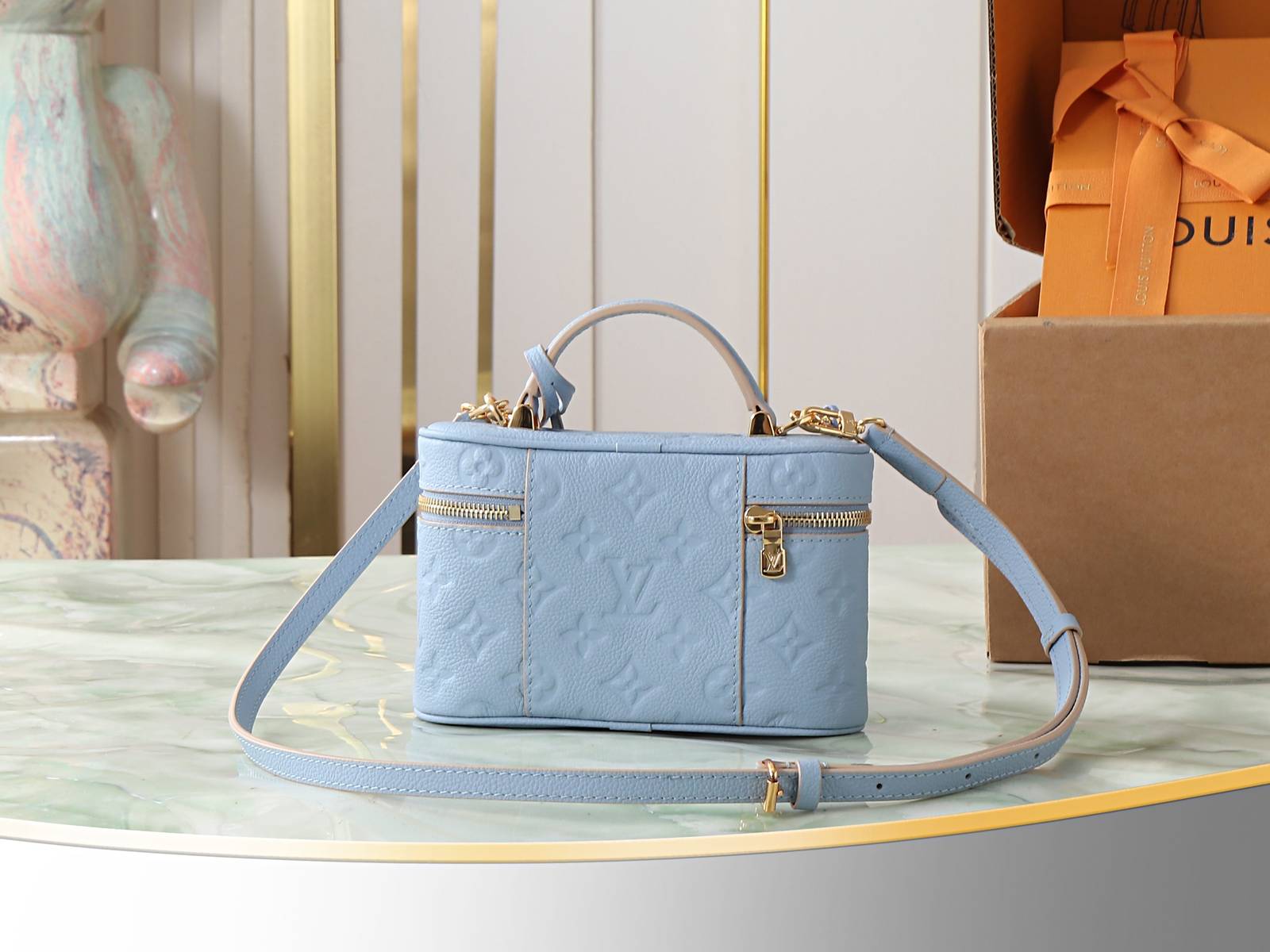 LOUIS VUITTON ルイヴィトン M2A007 全皮包 VANITY CHAIN POUCH ブルーレザー チェ - 画像 3