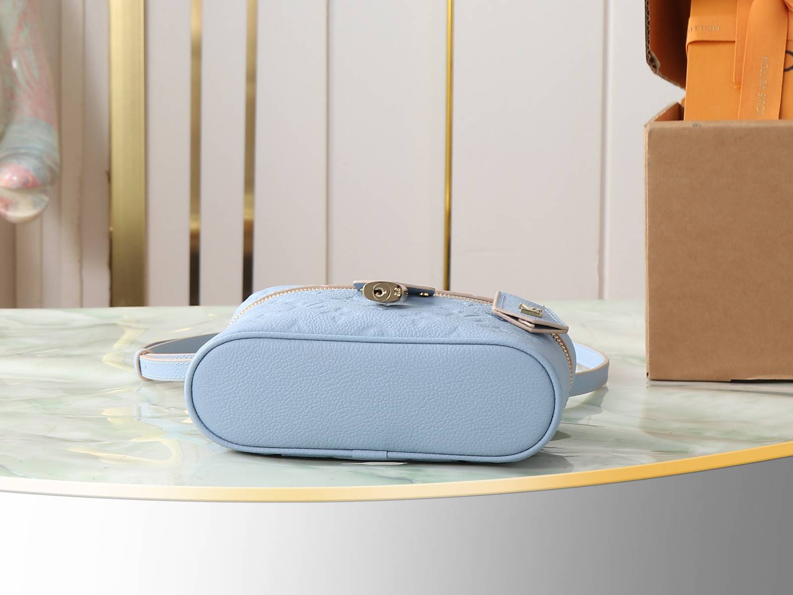 LOUIS VUITTON ルイヴィトン M2A007 全皮包 VANITY CHAIN POUCH ブルーレザー チェ - 画像 4