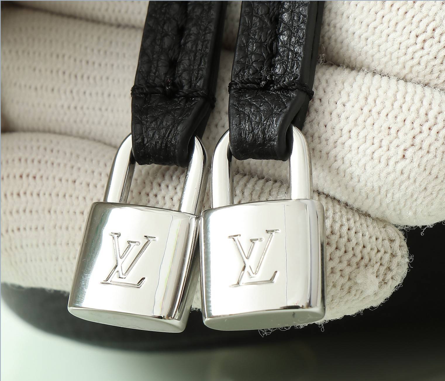 LOUIS VUITTON ルイヴィトン M12139 ブラック ハンドバッグ ショルダーバッグ トートバッグ カラー - 画像 8