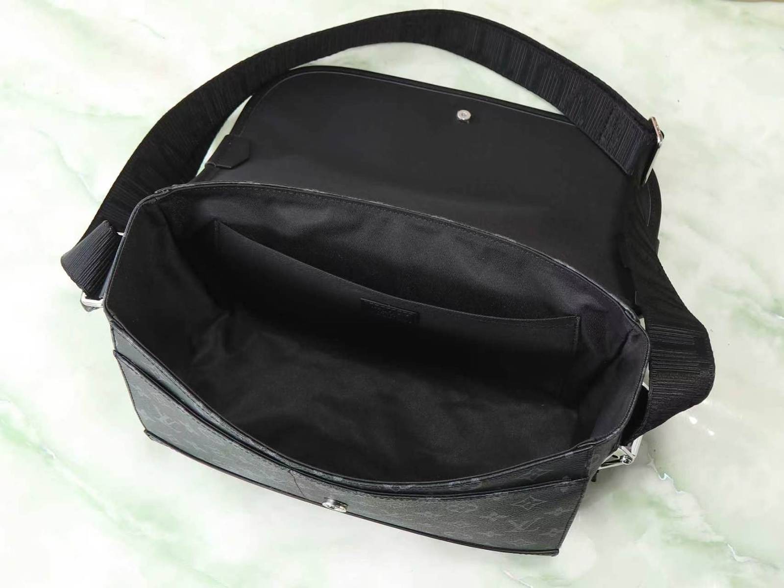 ルイヴィトン LOUIS VUITTON M28630 モノグラム エクリュ 黒花 ポシェット カメラバッグ 非売品 マ - 画像 8