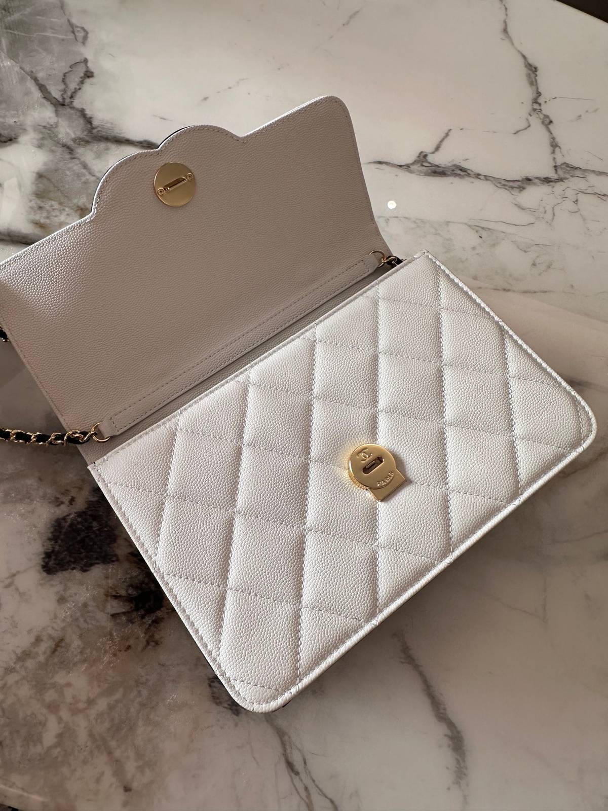 シャネル CHANEL マトラッセ キャビアスキン フラップバッグ チェーンショルダー ブラック金具 ミニサイズ レディ - 画像 14
