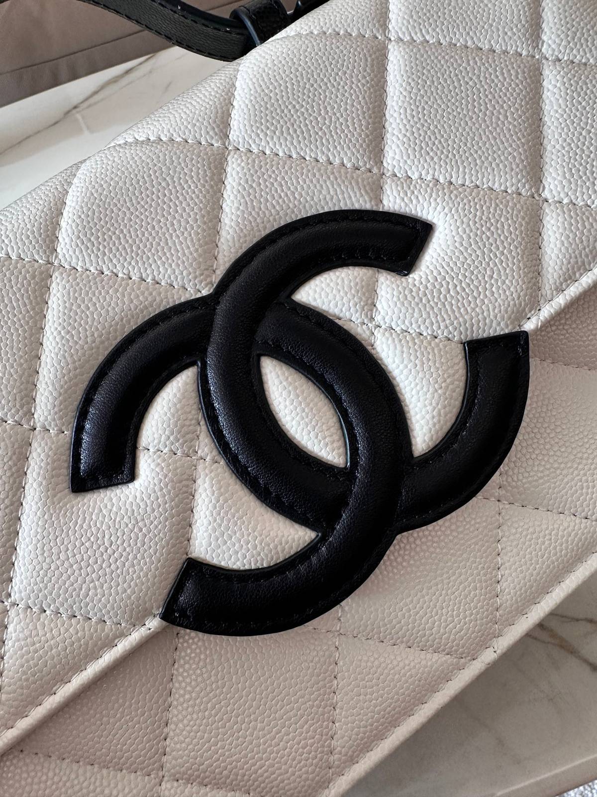 シャネル CHANEL マトラッセ キャビアスキン フラップバッグ チェーンショルダー ブラック金具 ミニサイズ レディ - 画像 15