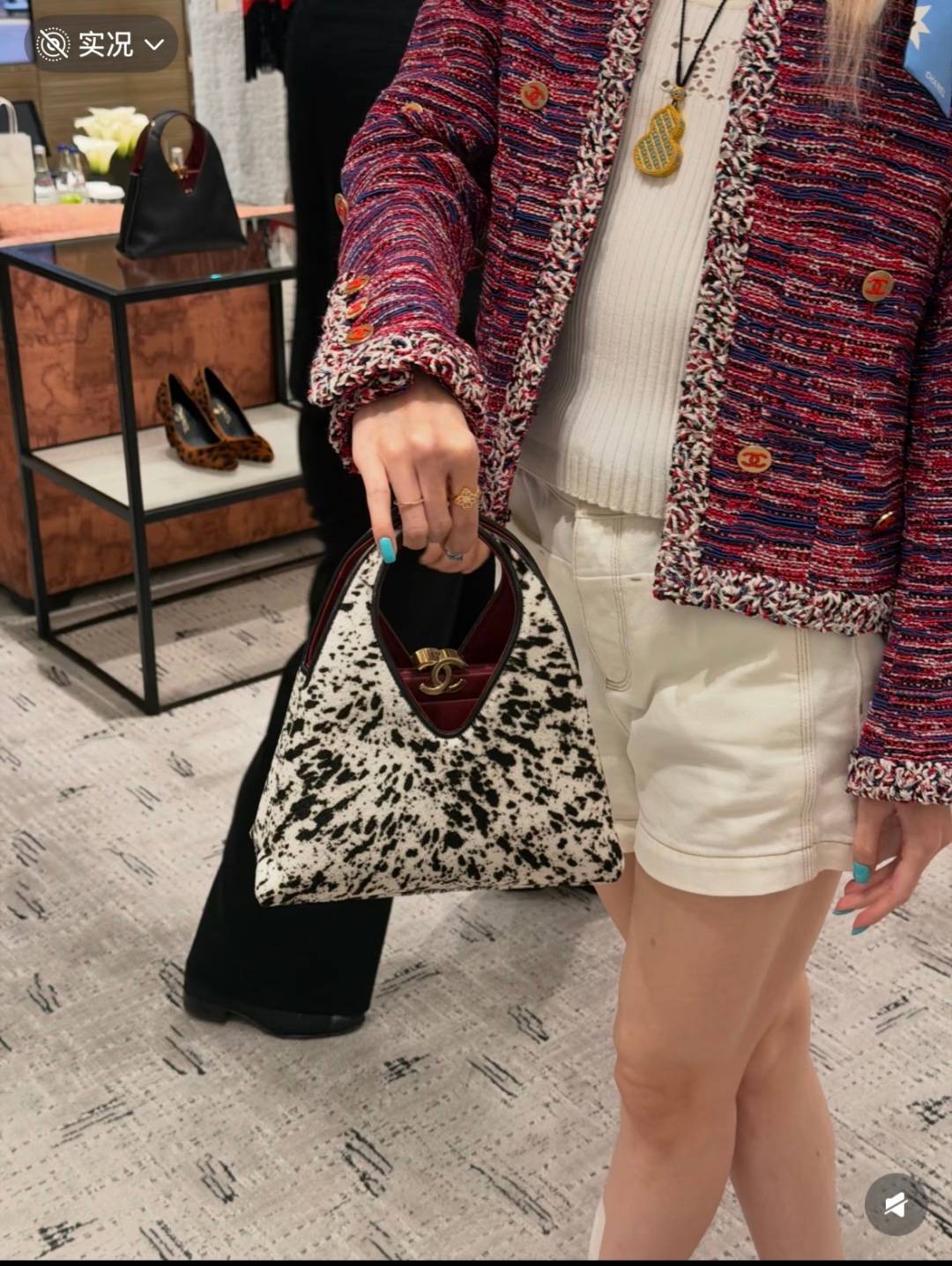シャネル CHANEL マトラッセ ボルドー裏地 ラムスキン チェーンショルダーバッグ レディース ブラック ホワイト - 画像 2